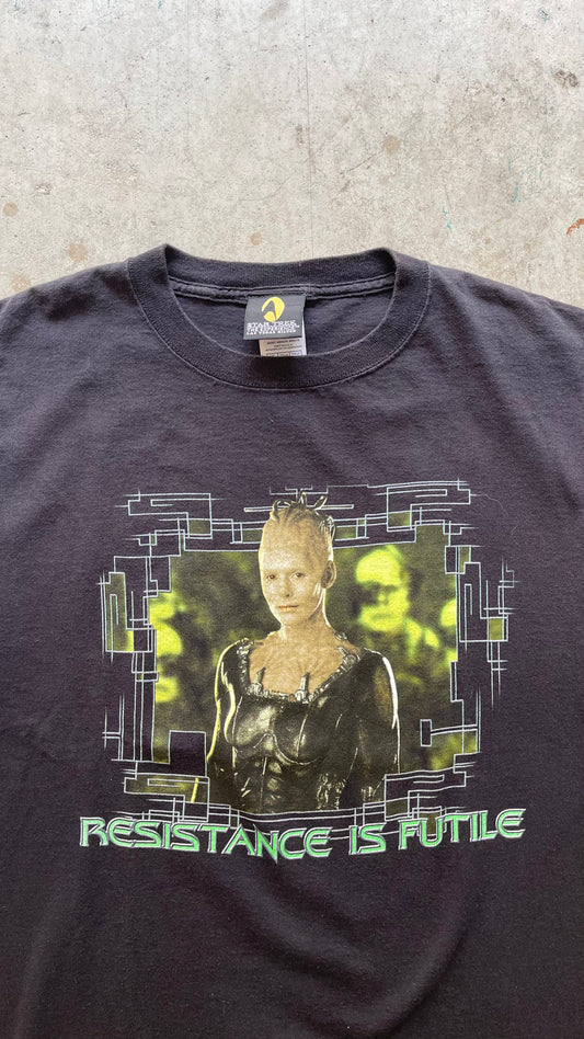 2000S "RESISTANCE IS FUTILE" STARTREK BLACK TEE -M