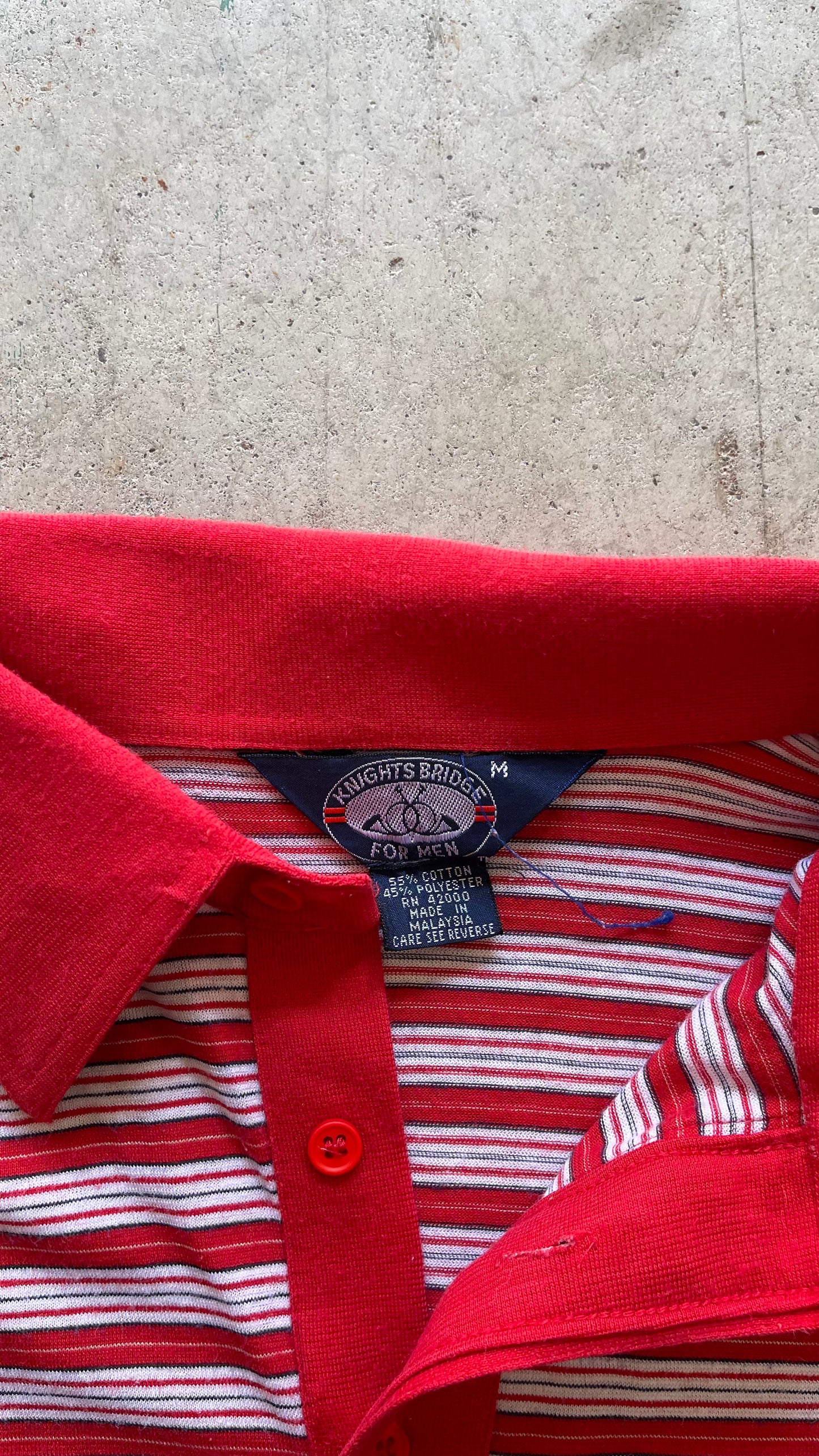 1990S RED STRIPPED SHORT SLEEVE BUTTON UP - M