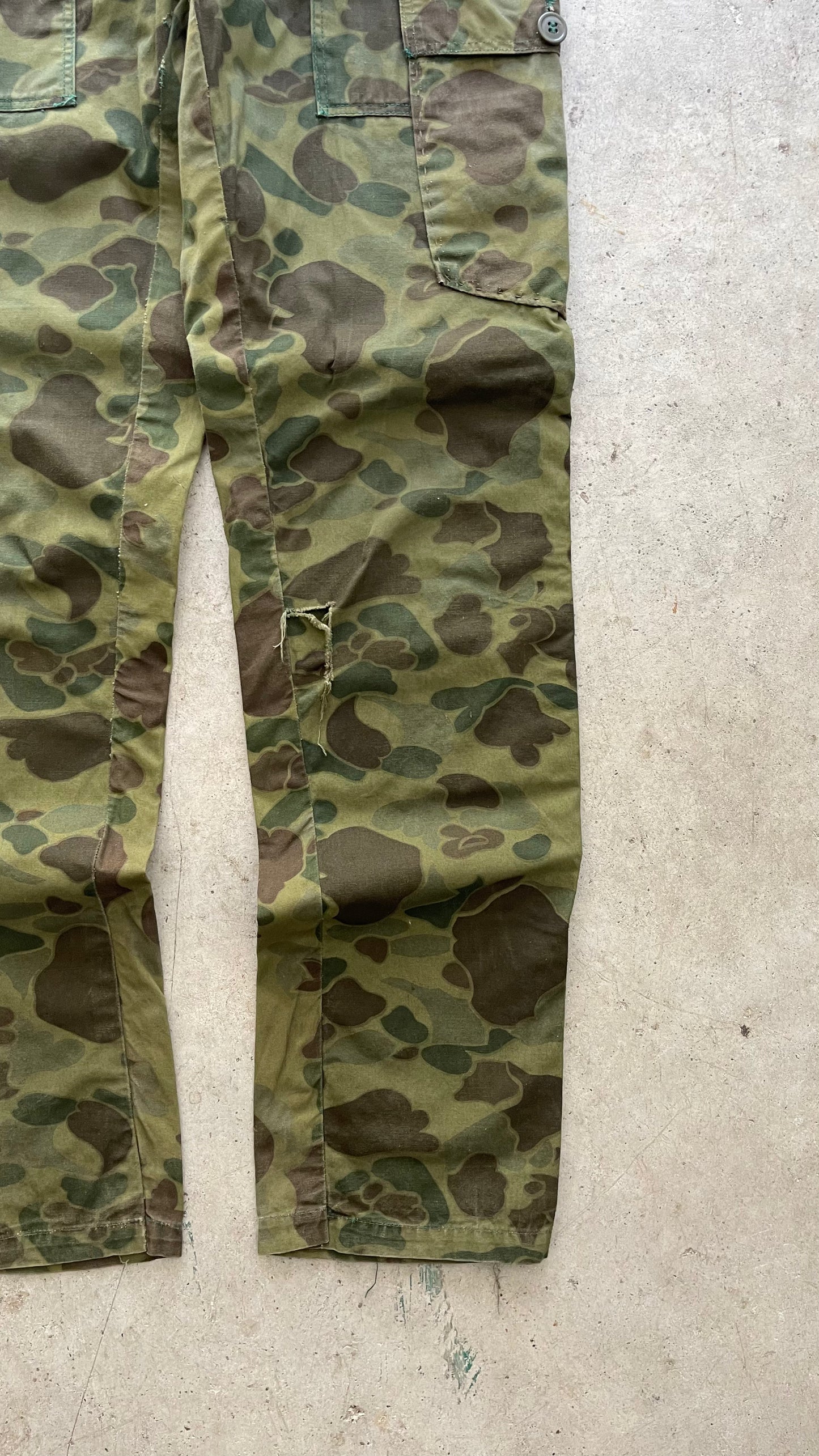 1980S TAPERED MILITARY CAMO PANTS - 30X32