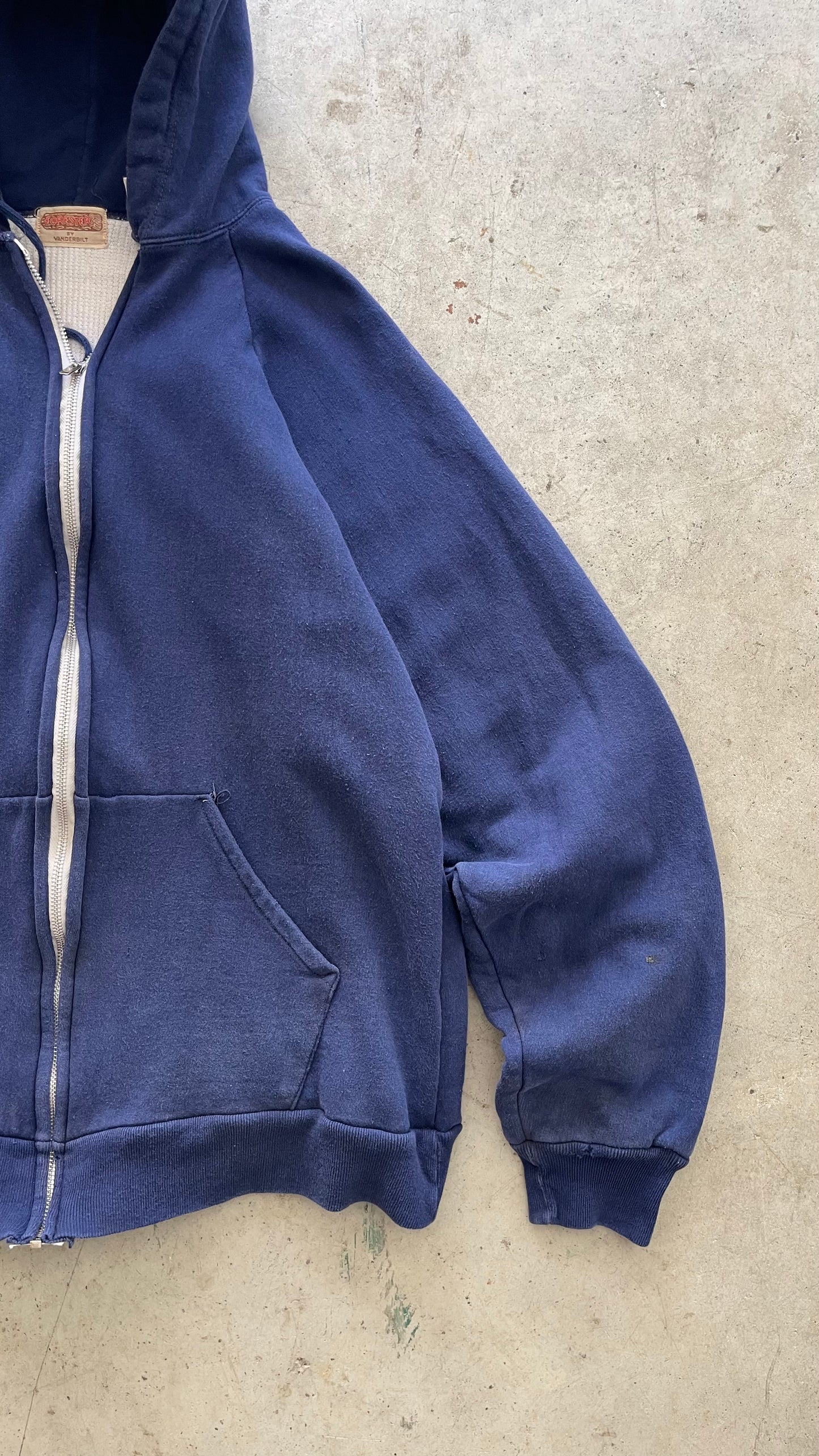 1990S FADED NAVY ZIP UP HOODIE - L