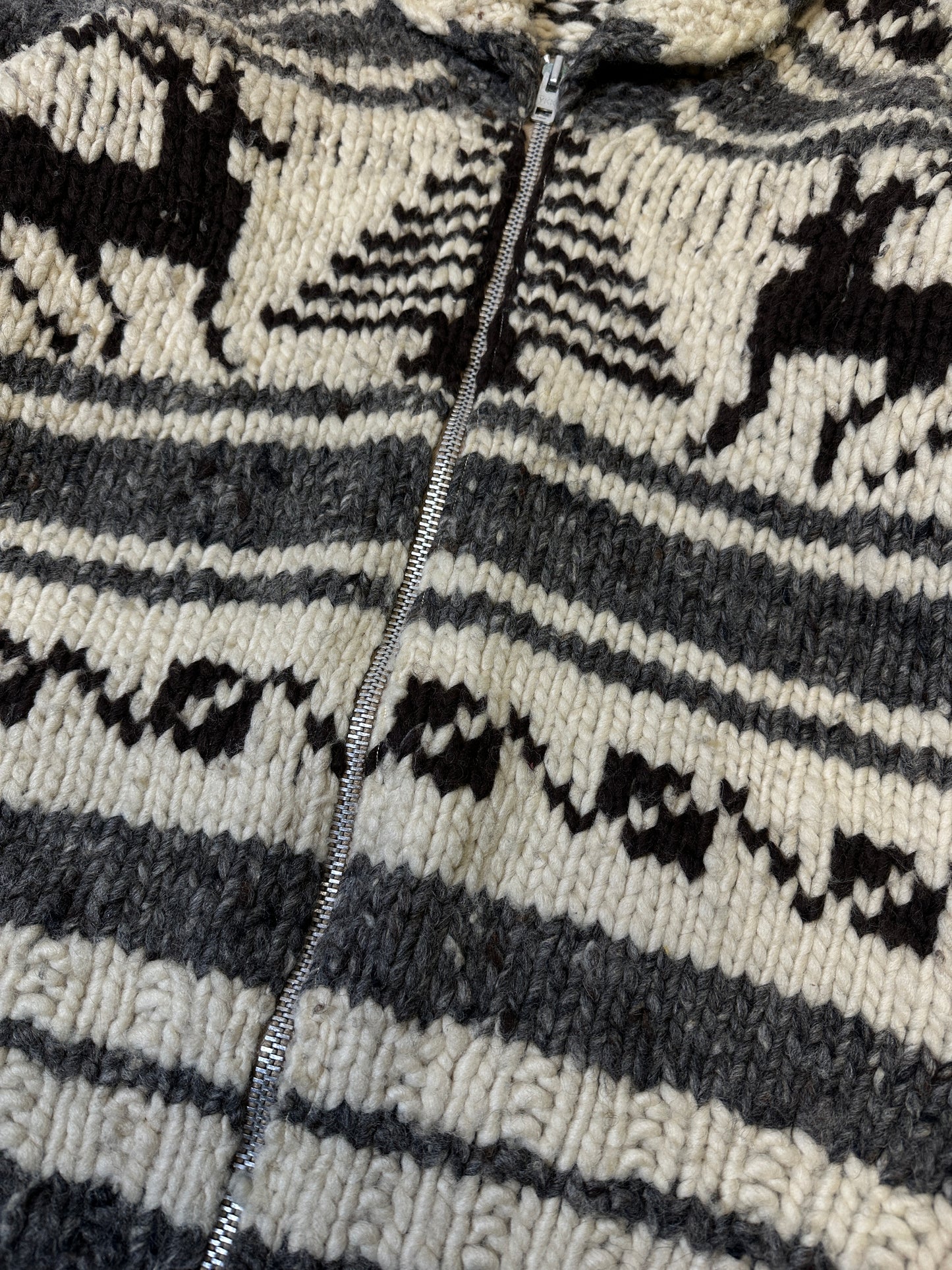 1990S - CREAM SHAWL WOOL COWICHAN - L