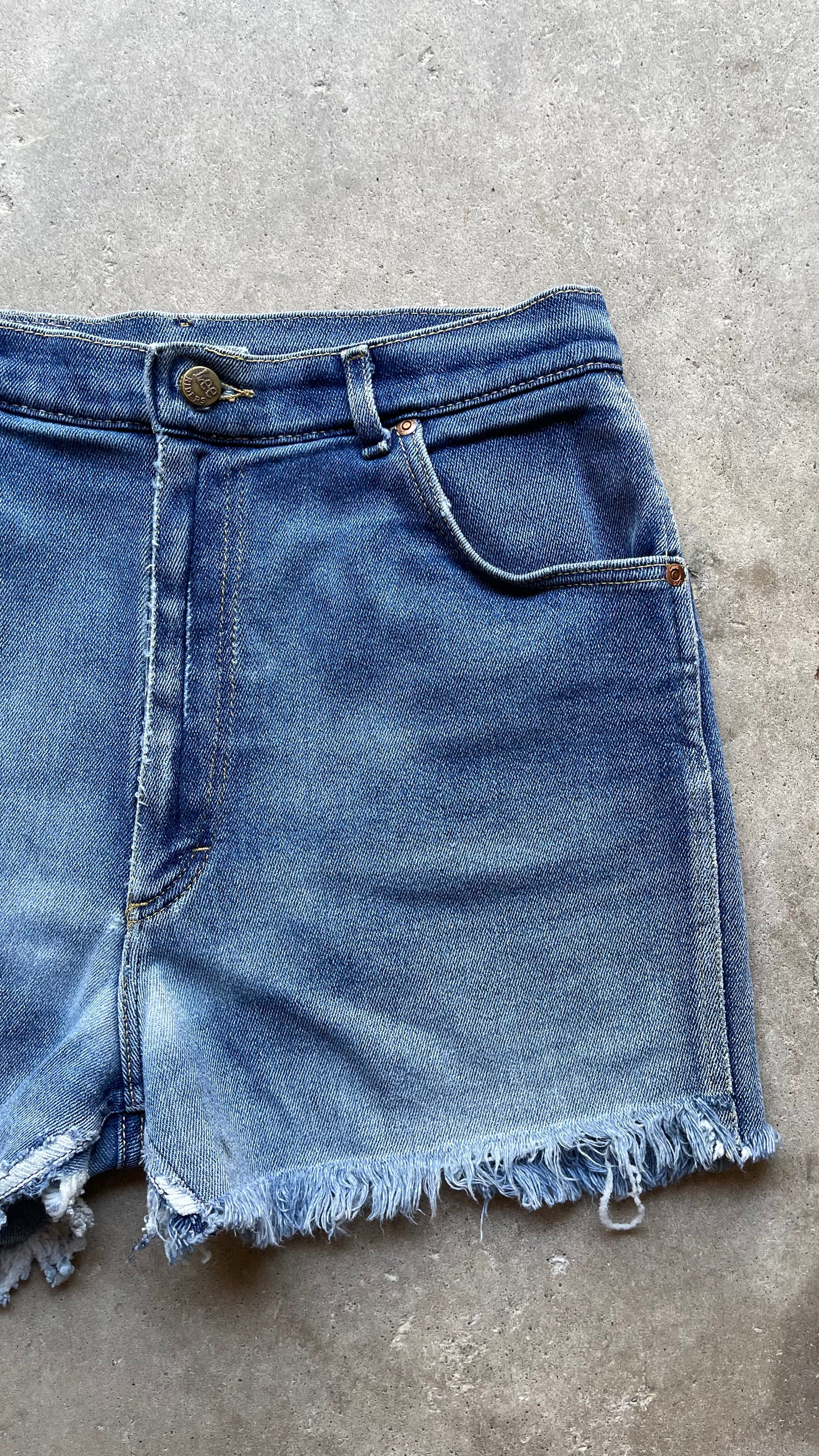 1990S LEE CHOPPED DENIM SHORTS - 32