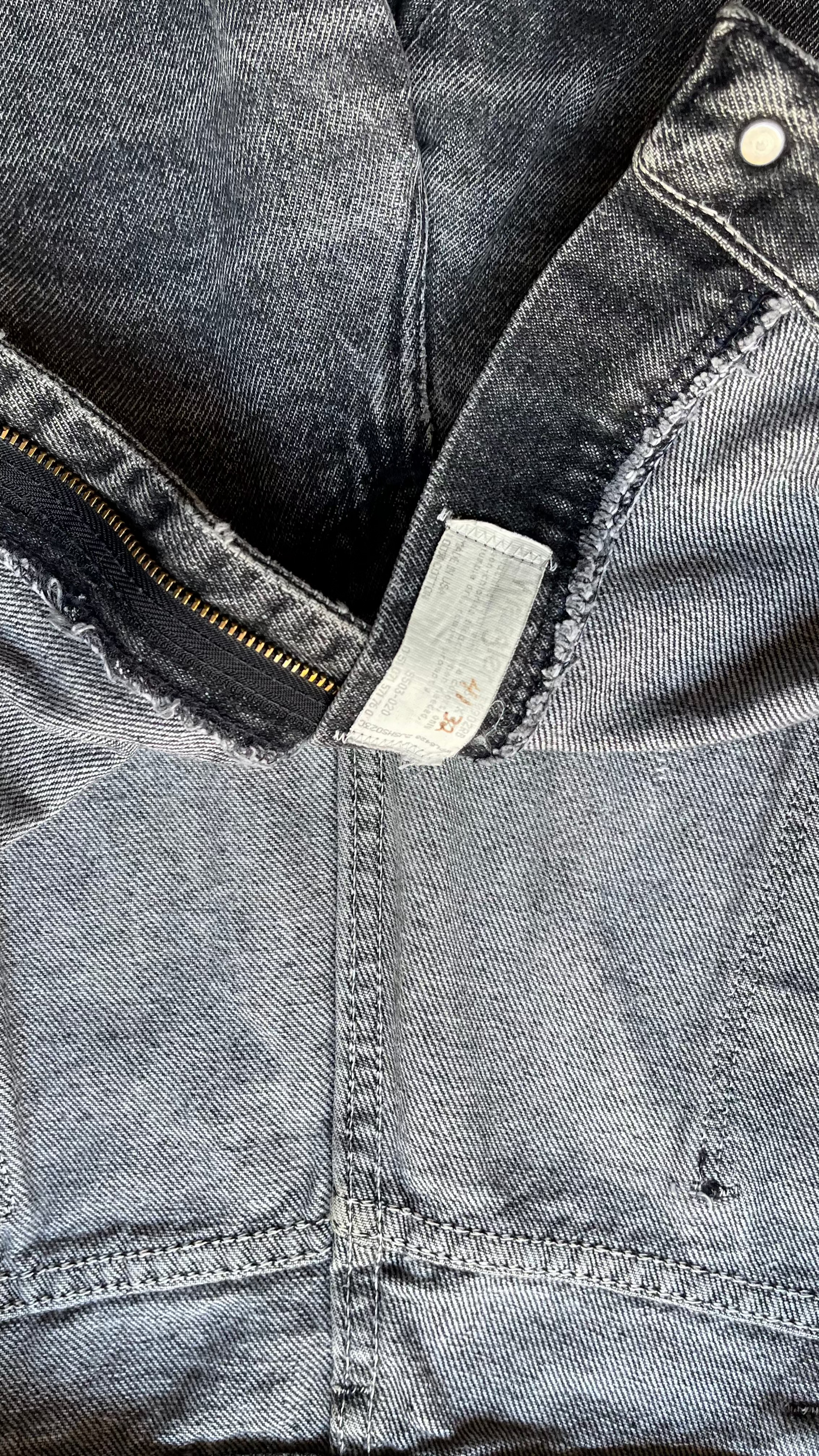 1990S WRANGLER FADED CHOPPED DENIM SHORTS - 36