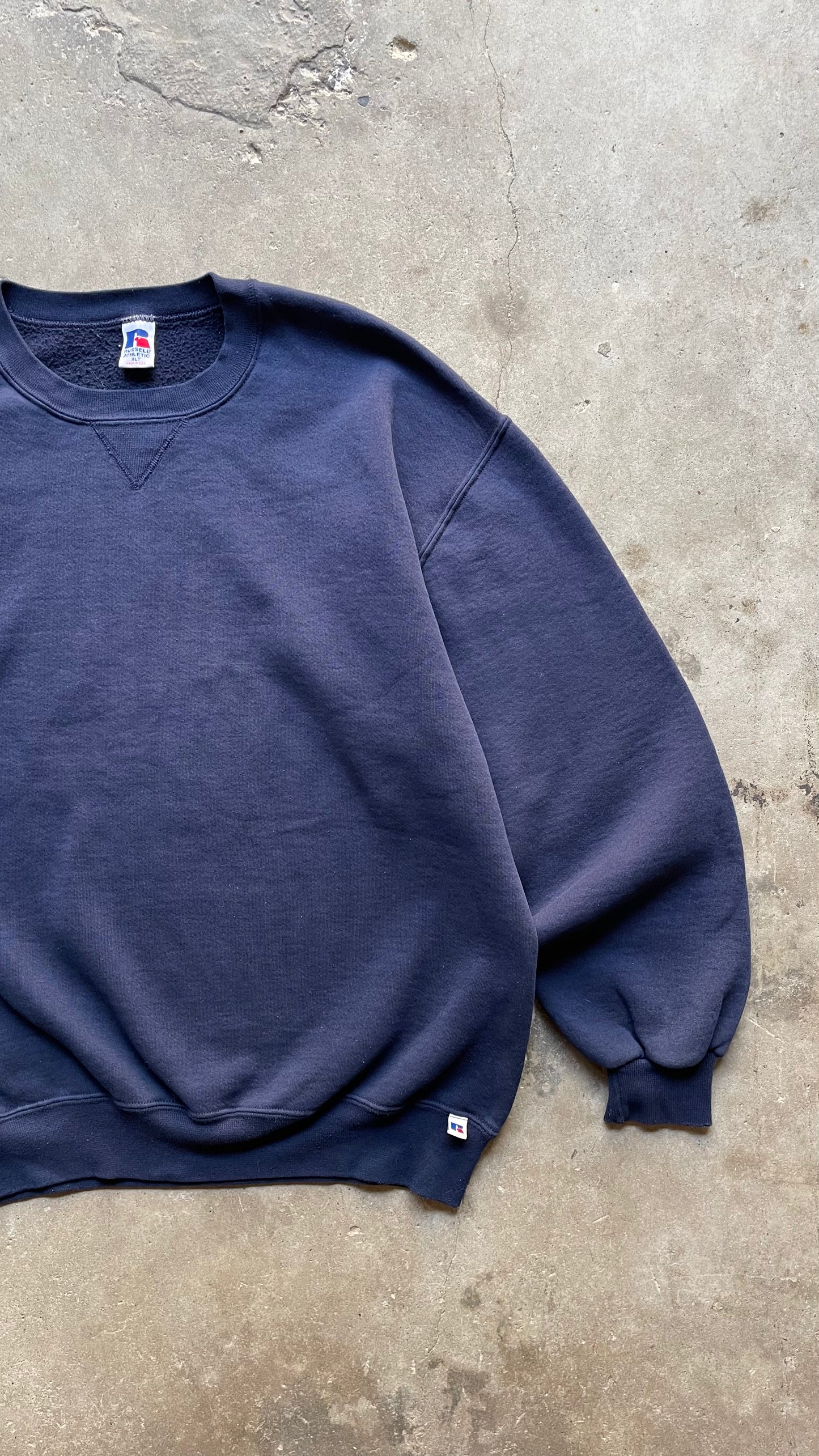 1990S RUSSELL ATHLETICS BLANK NAVY CREW - XLT