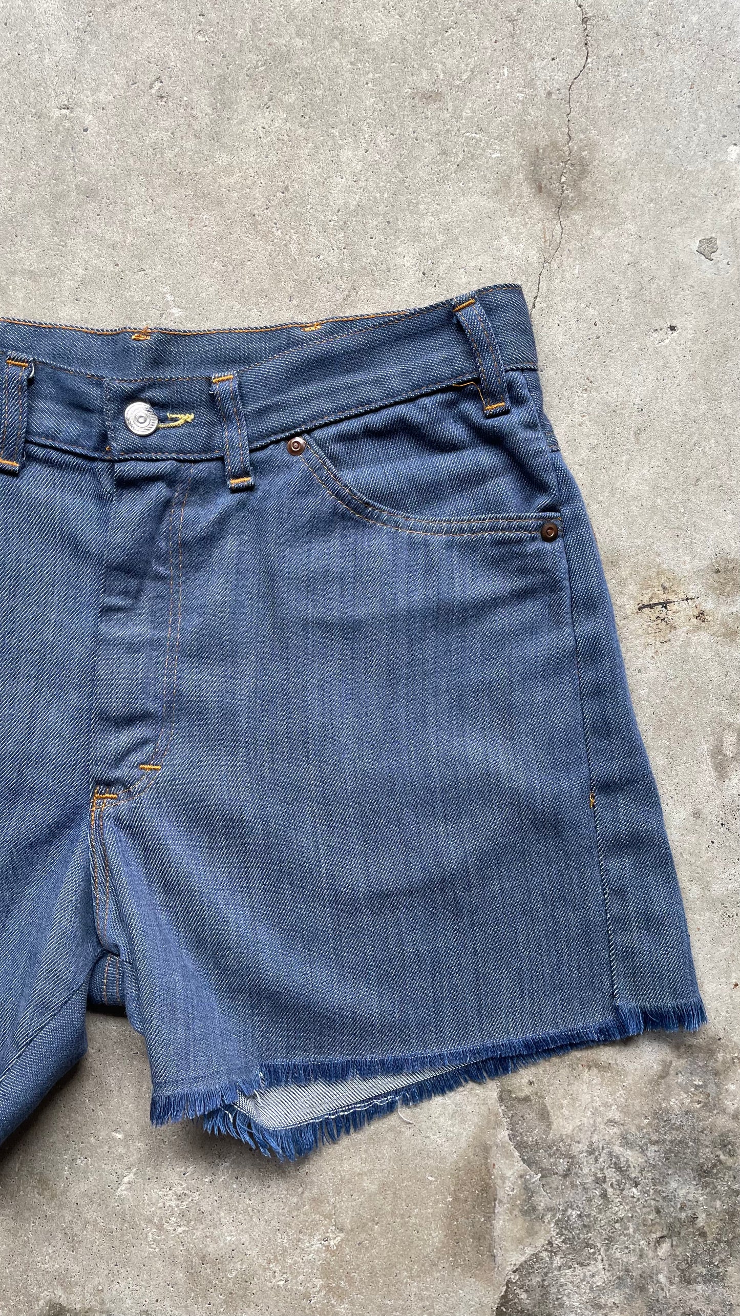 1990S CHOPPED DENIM SHORTS - 32