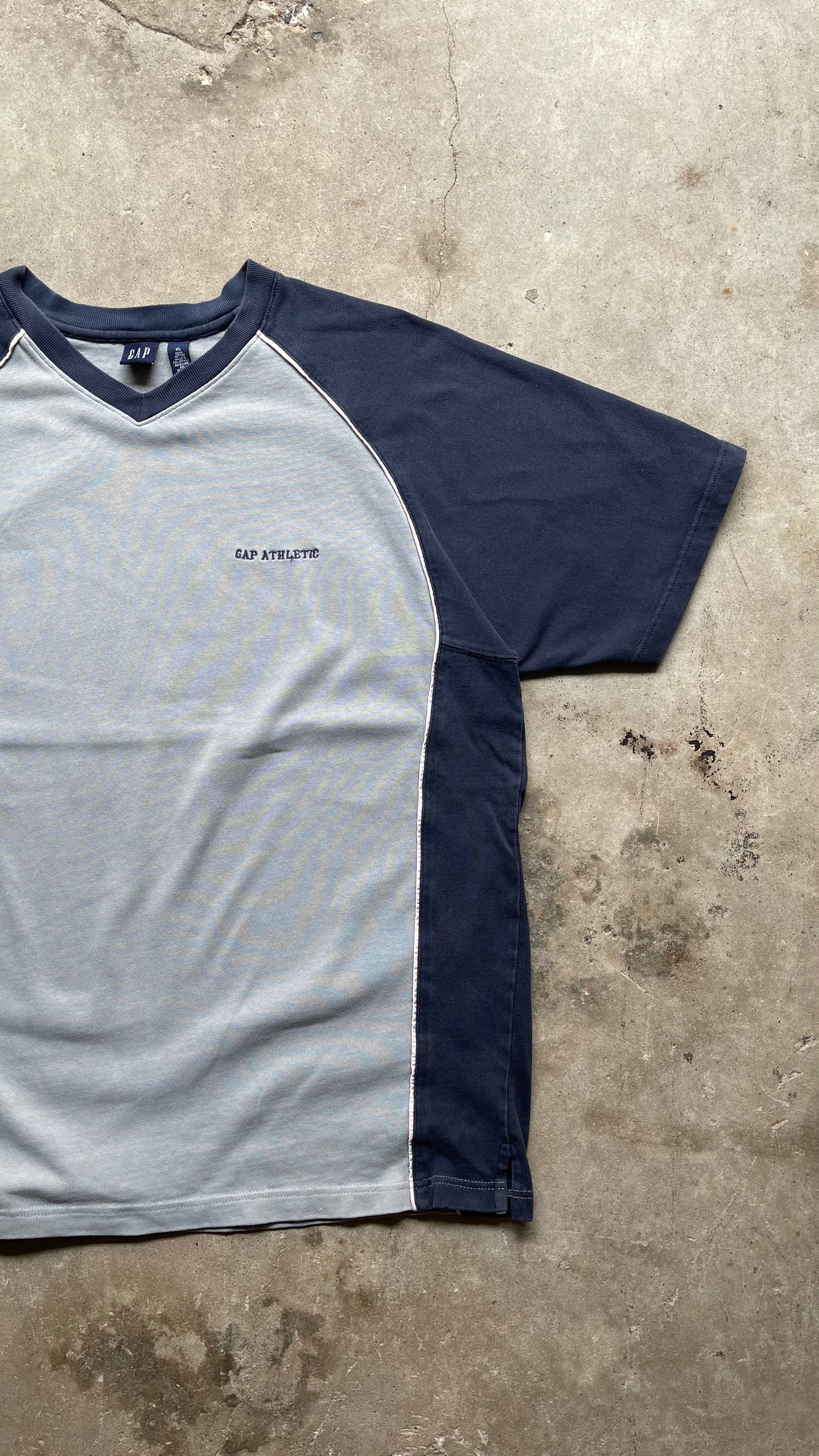 1990S GAP ATHLETICS V NECK TEE - XL