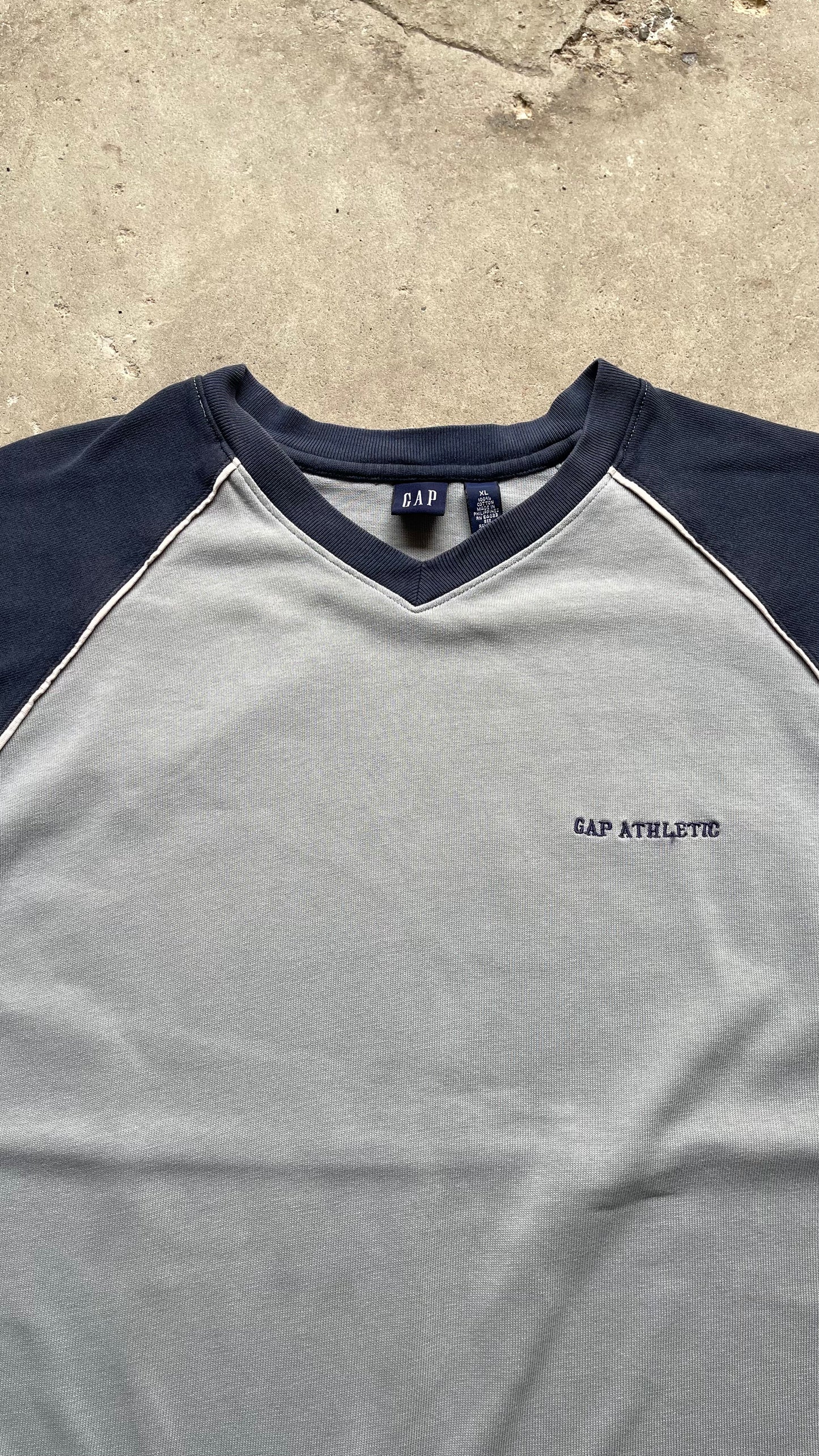 1990S GAP ATHLETICS V NECK TEE - XL