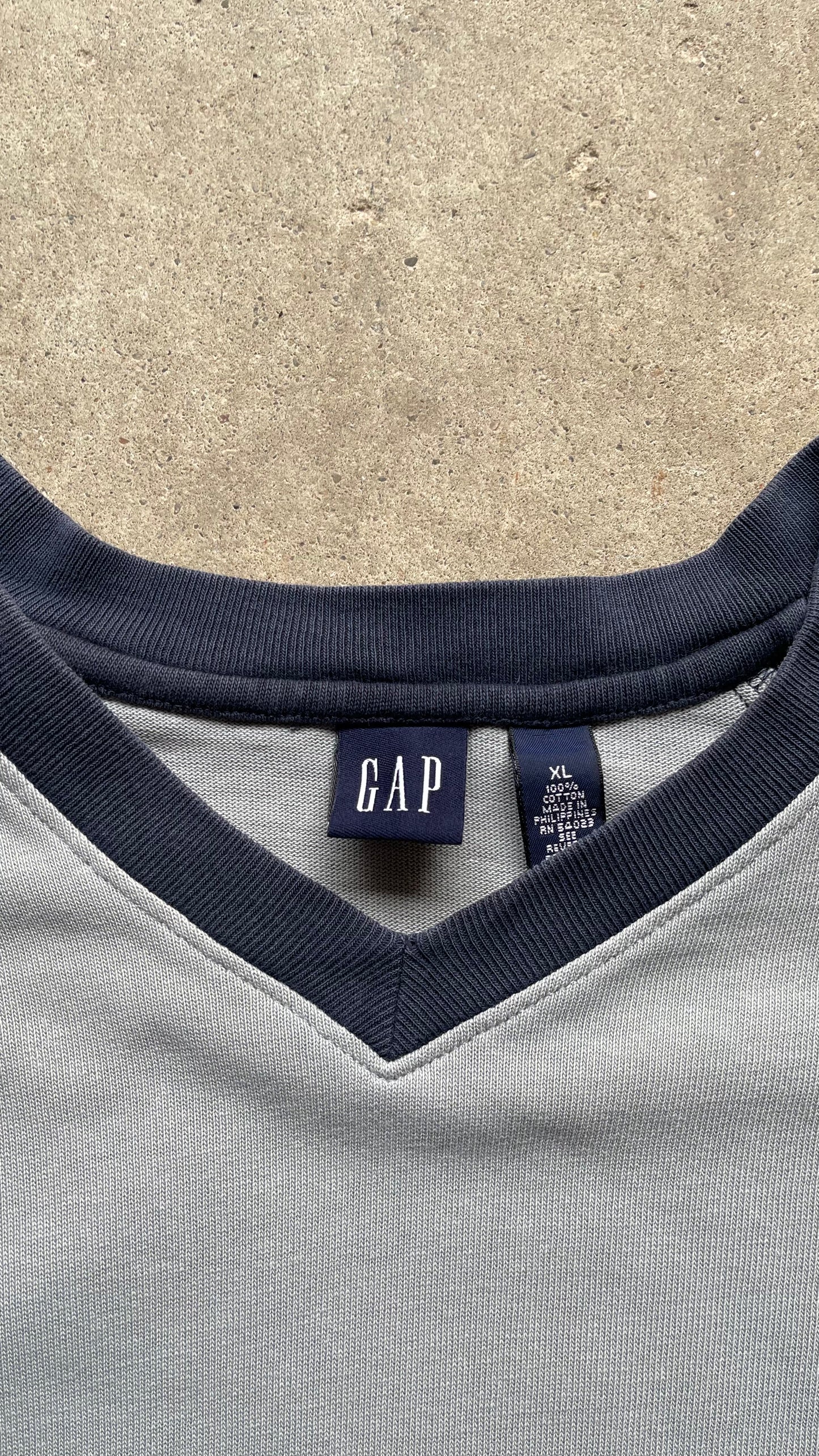 1990S GAP ATHLETICS V NECK TEE - XL