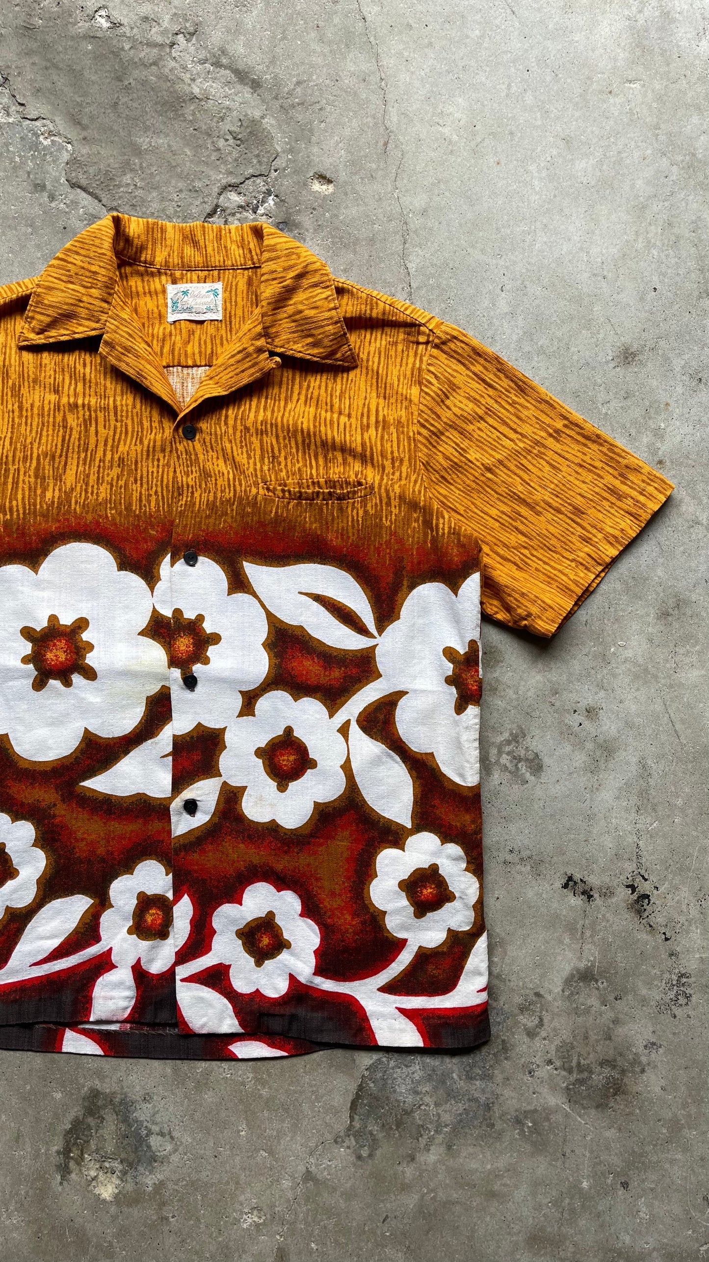 1990S HAWAIIAN BUTTON UP SHIRT - M
