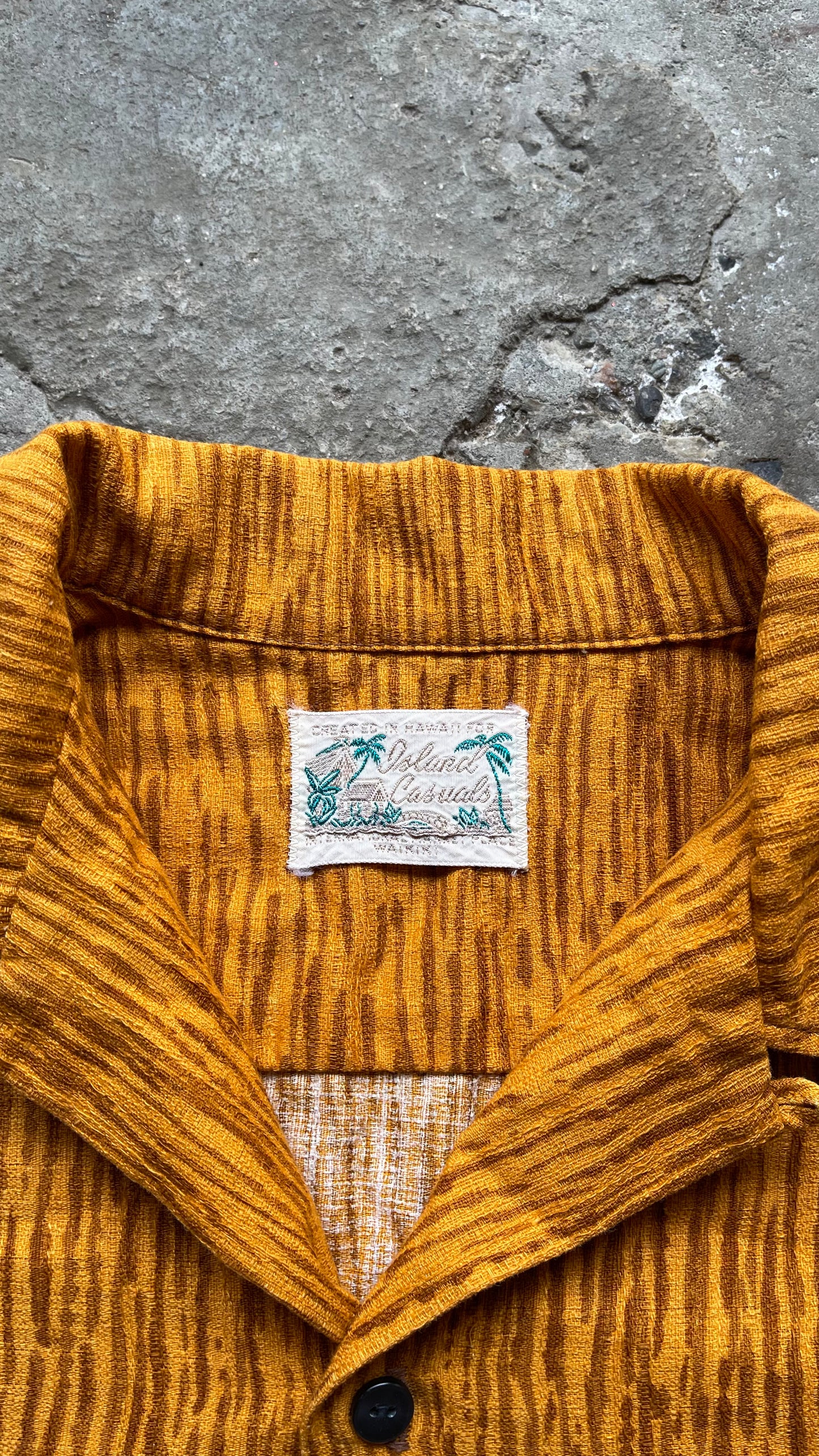 1990S HAWAIIAN BUTTON UP SHIRT - M