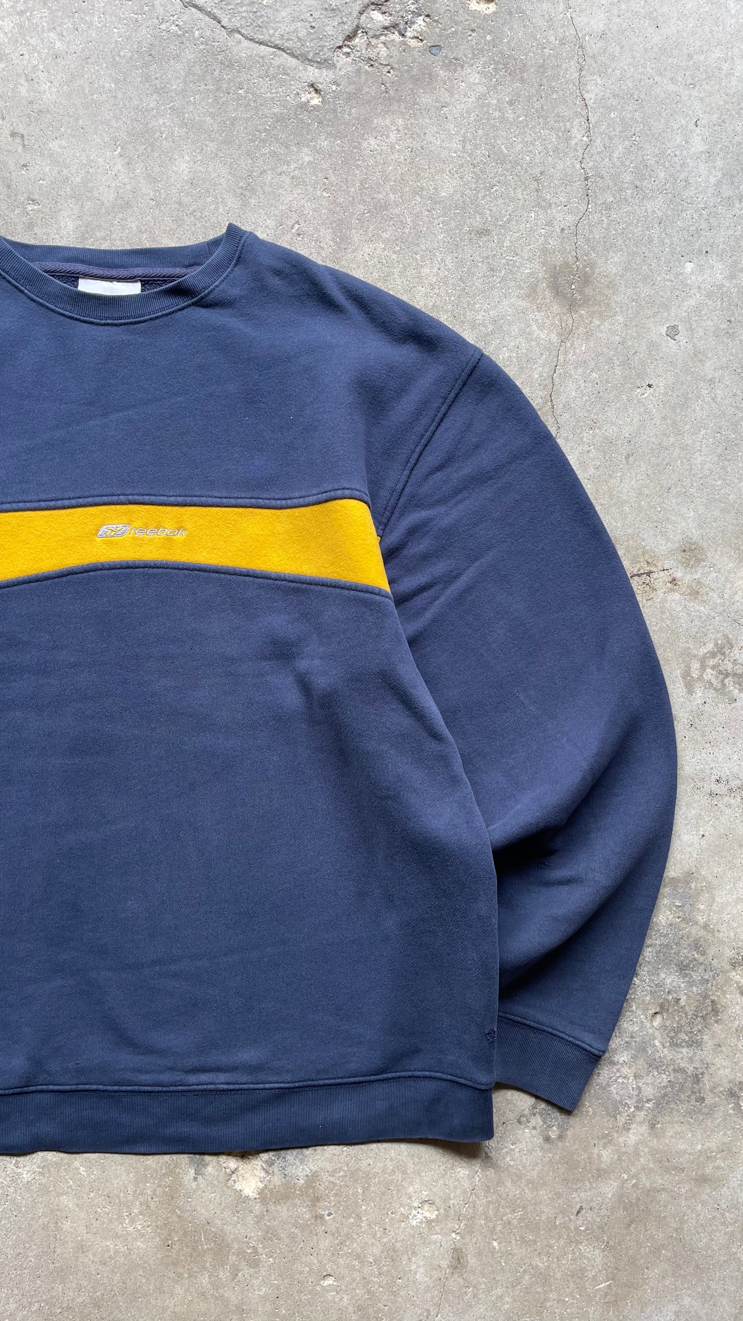 2000S REEBOK NAVY CREW - M