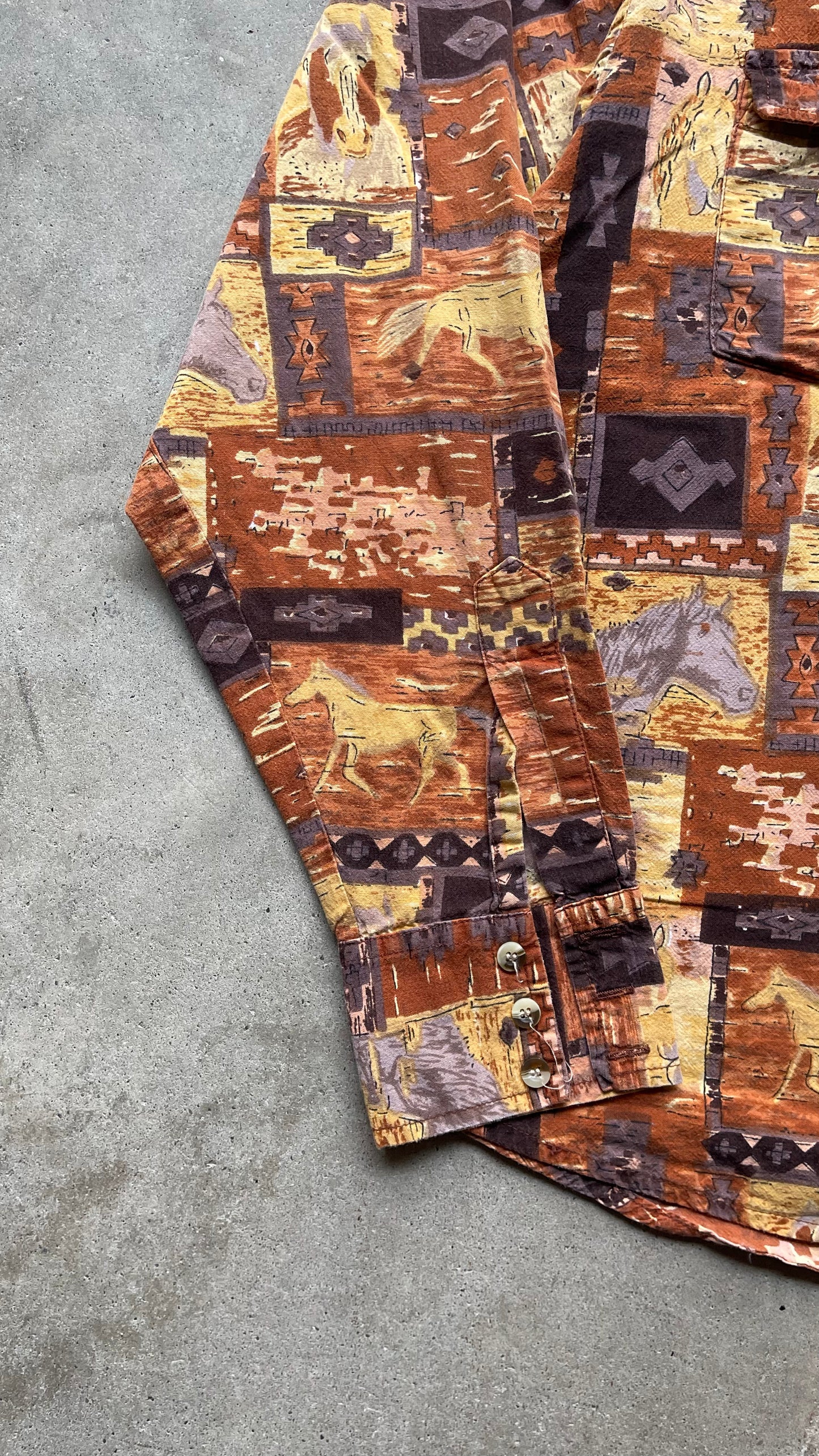 2000S COWBOY HORSE PRINT LONG SLEEVE BUTTON UP - L
