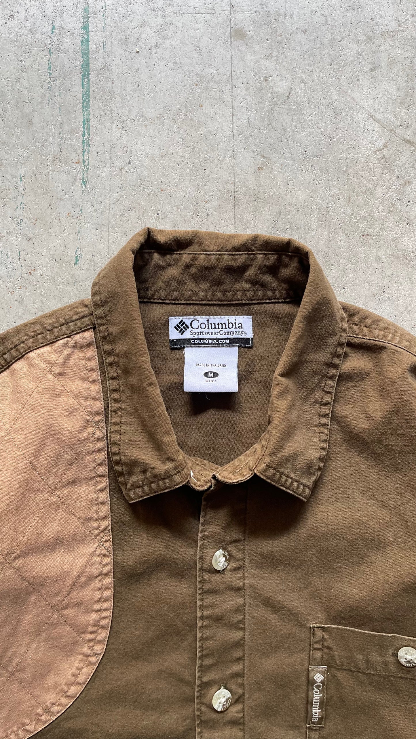 2000S COLUMBIA SPORTS BUTTON UP - M