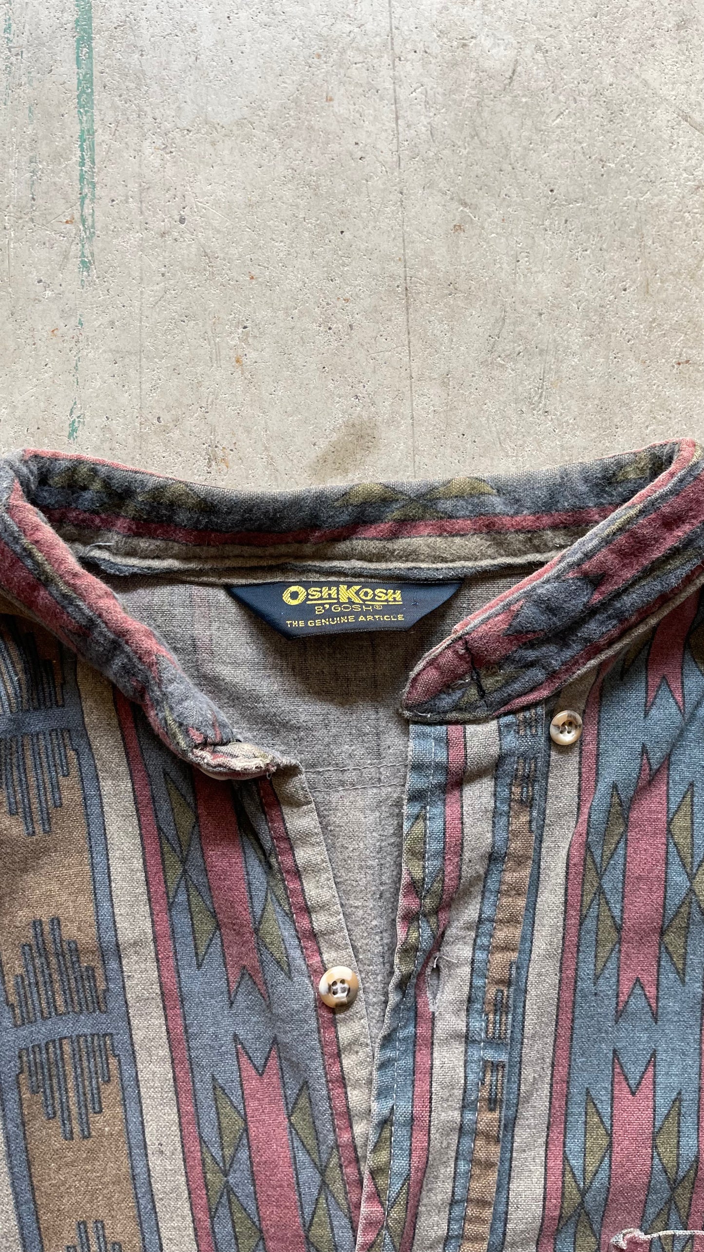 1990S OSHKOSH PATTERNED BUTTON UP SHIRT - L