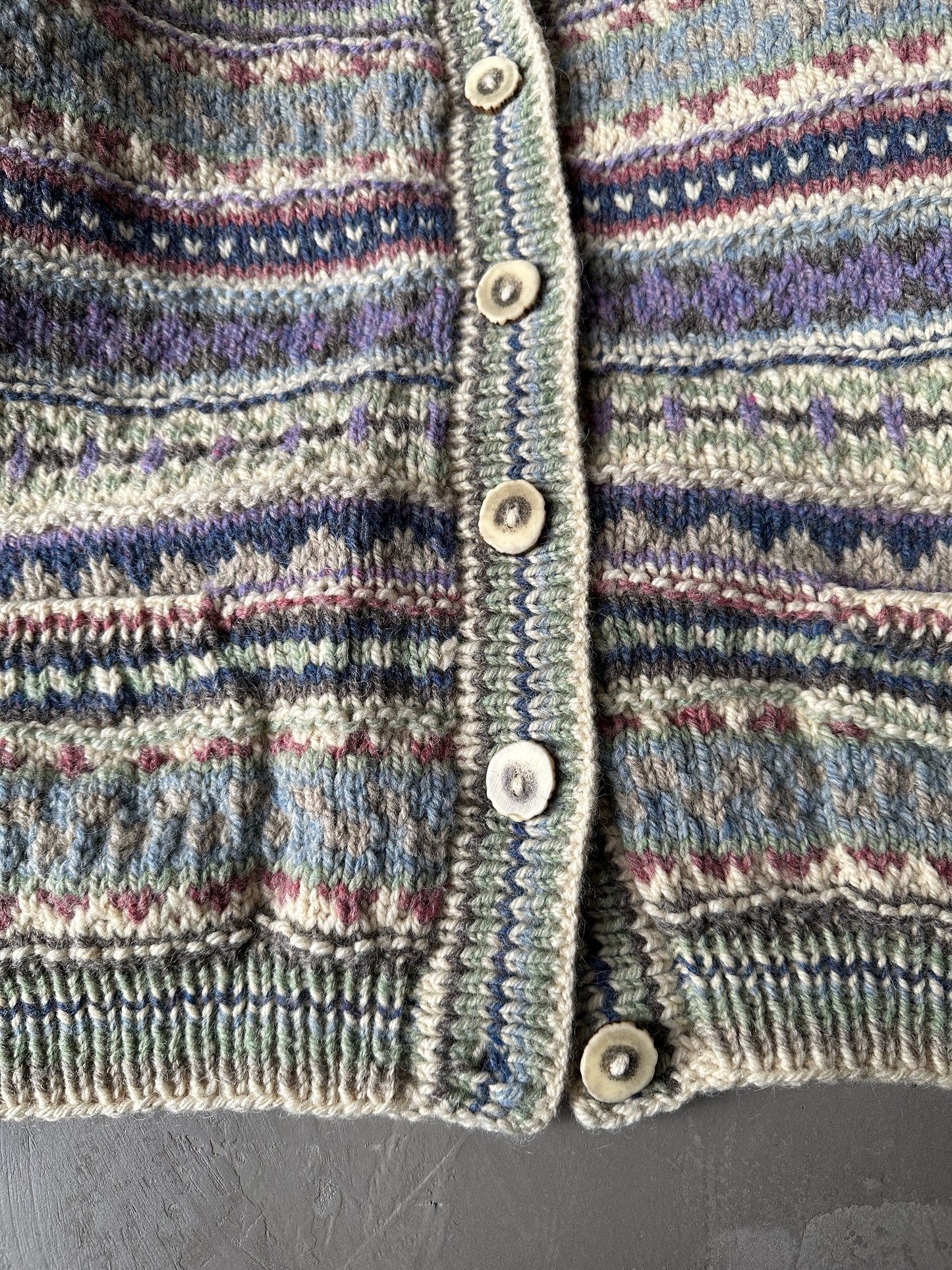 1990S - PURPLE/MULTI PATTERNED CARDIGAN SWEATER - M/L