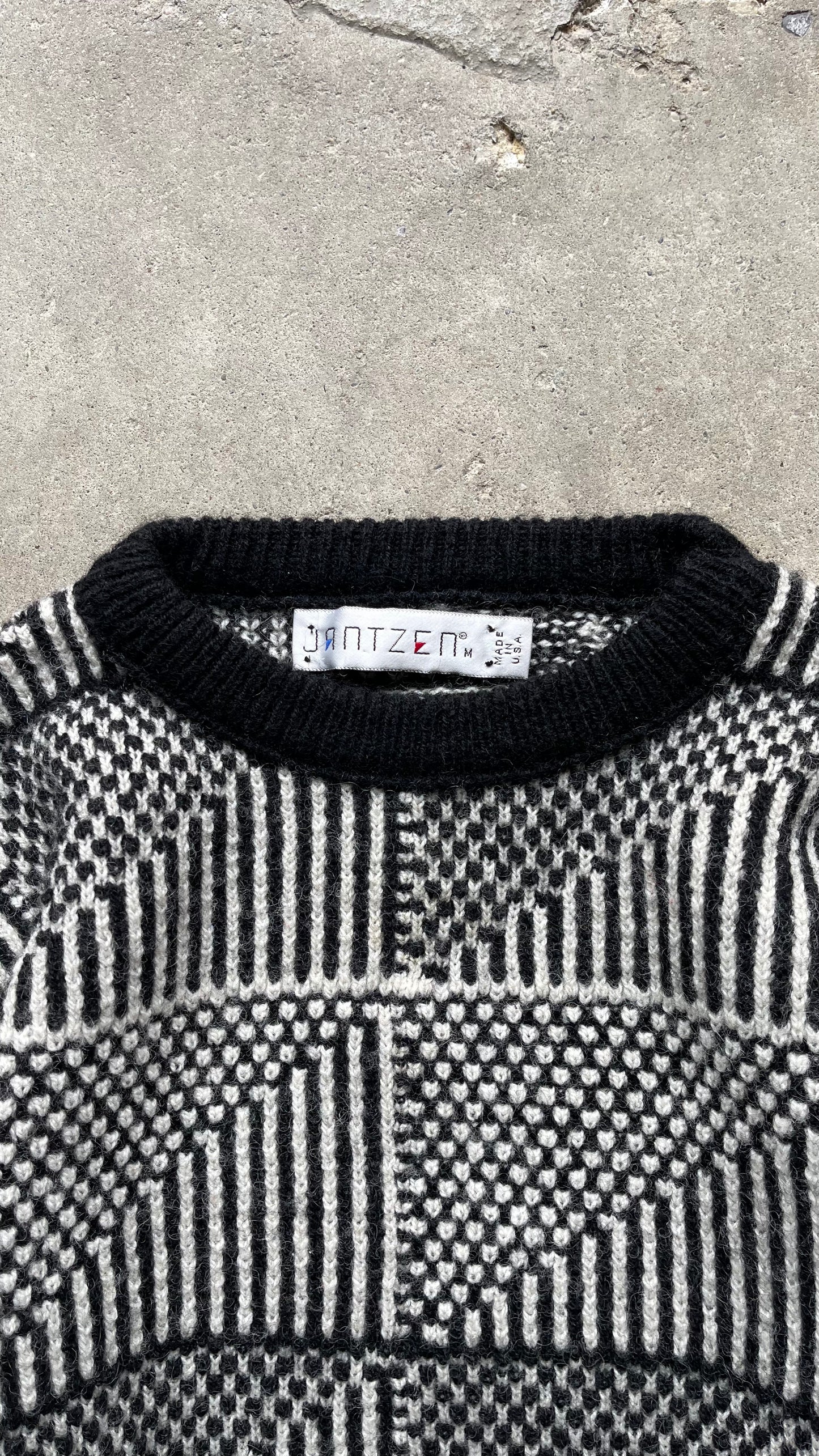 1990S PATTERNED KNIT SWEATER BLACK - L
