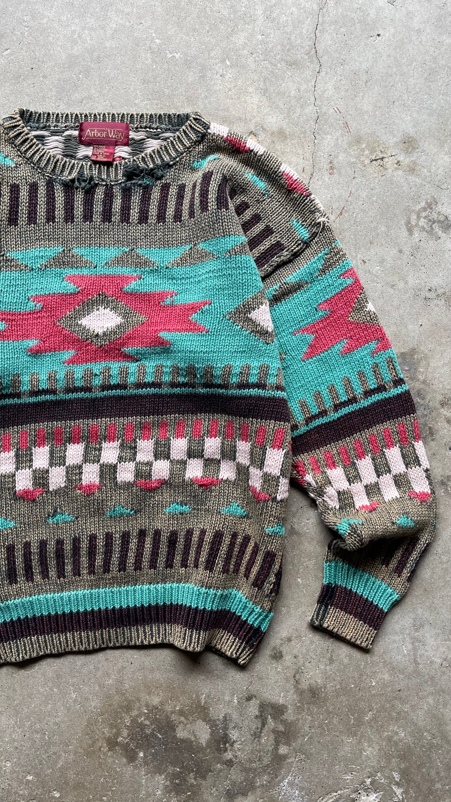 1990S PATTERNED KNIT DISTRESSED SWEATER - L