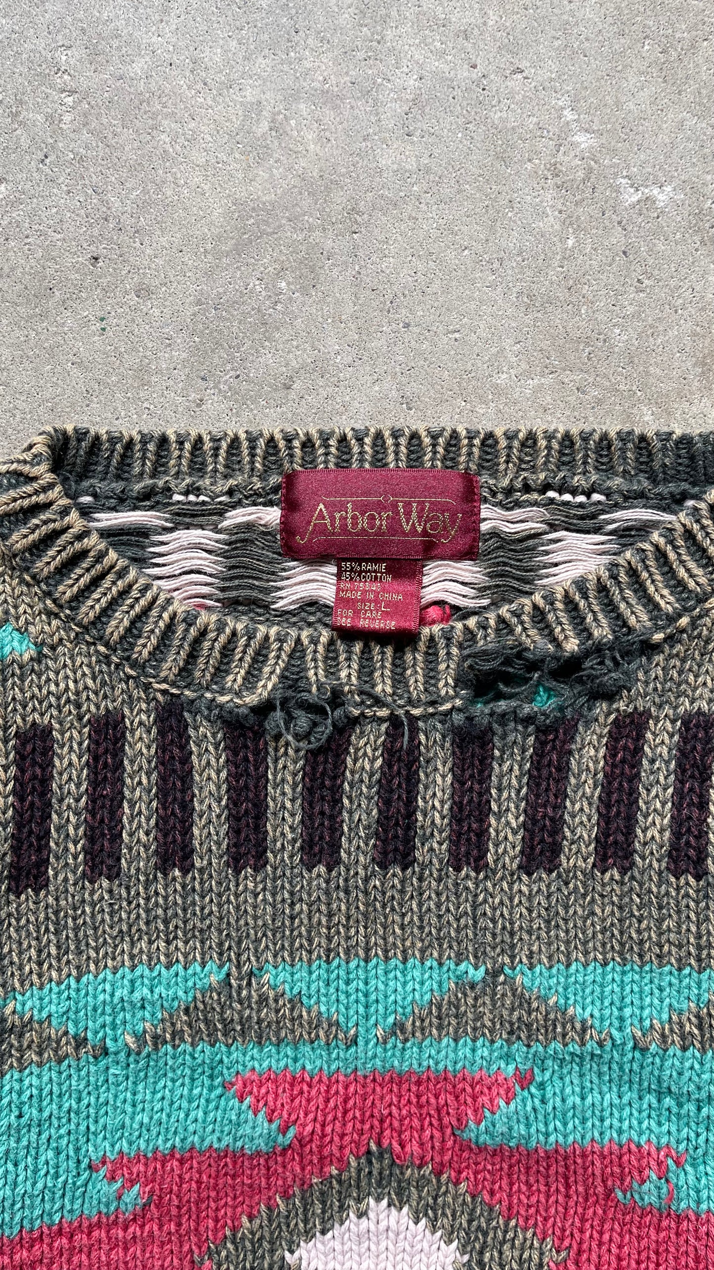 1990S PATTERNED KNIT DISTRESSED SWEATER - L