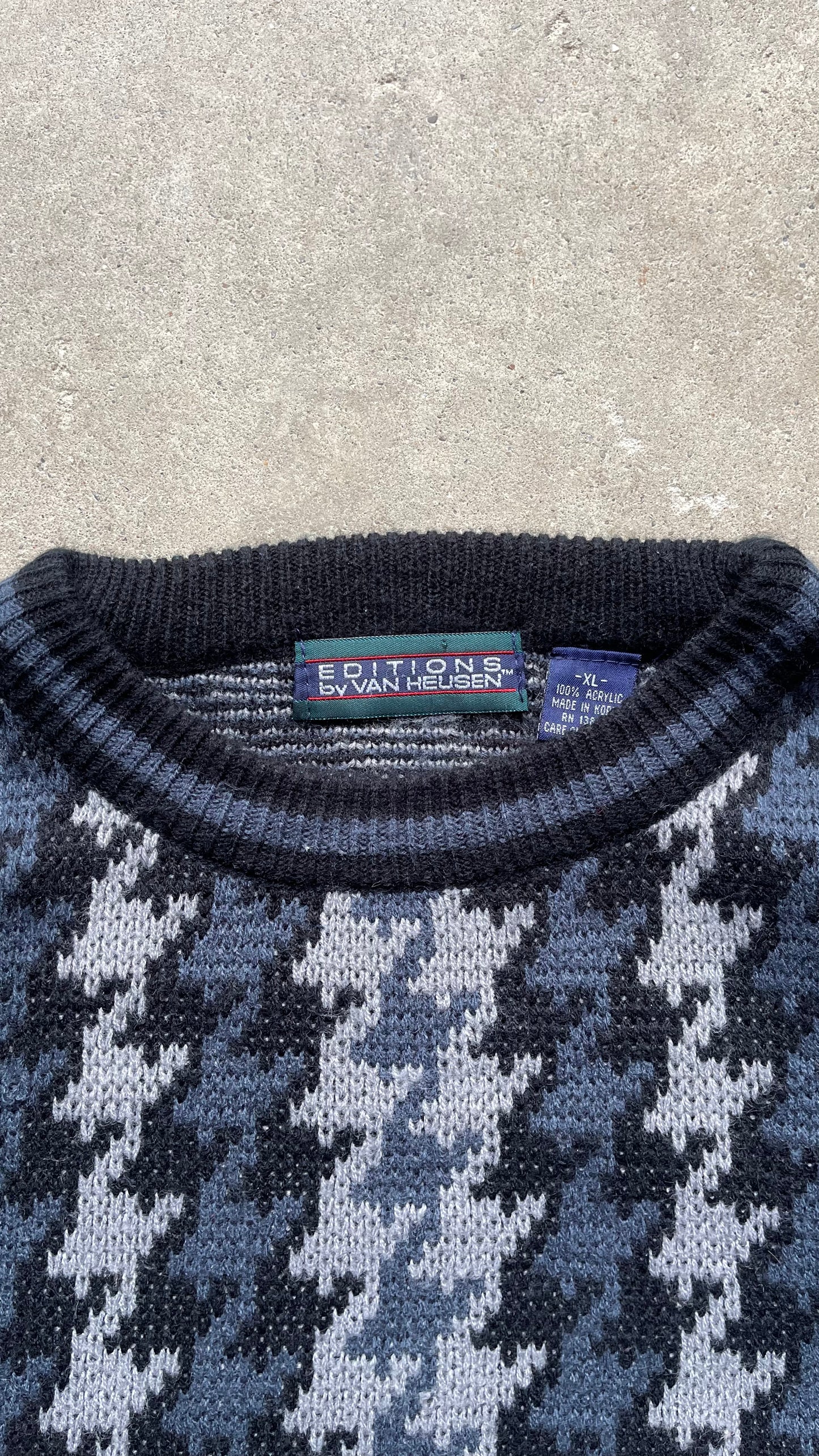 1990S PATTERNED KNIT SWEATER NAVY/BLACK - XL