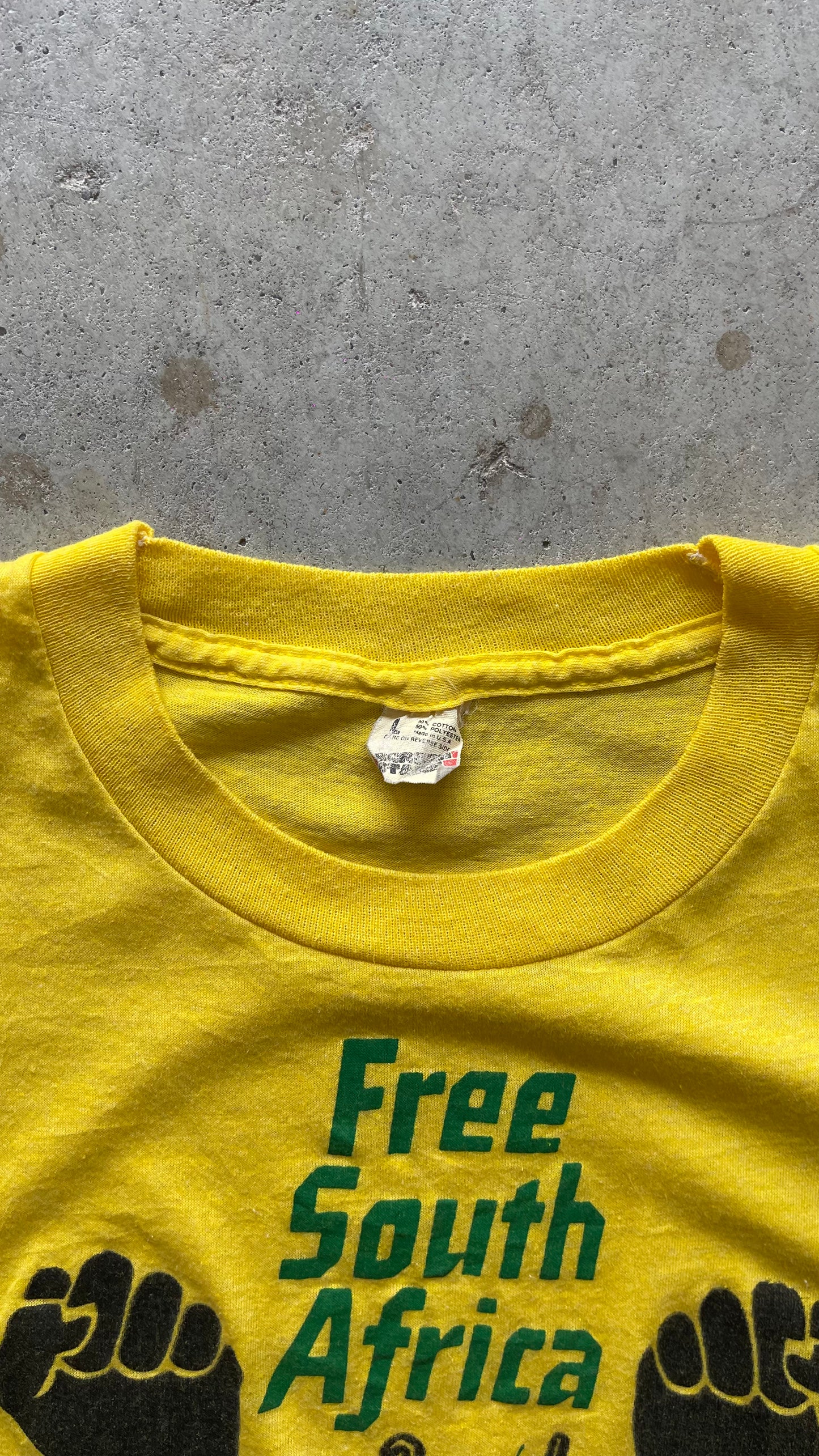 1990S "FREE SOUTH AFRICA" YELLOW TEE - L