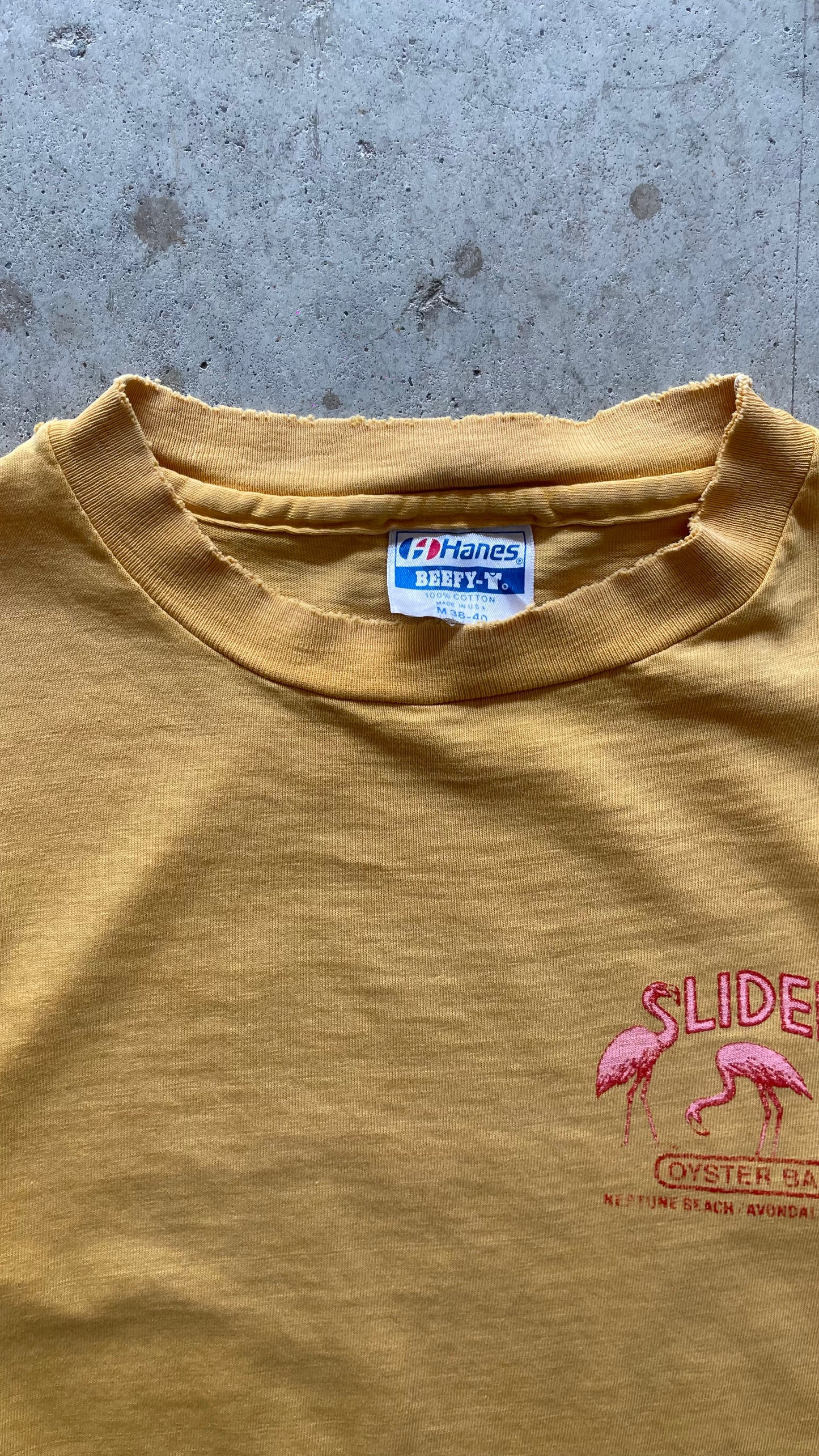 1990S "SLIDERS OYSTER BAR" YELLOW TEE - M