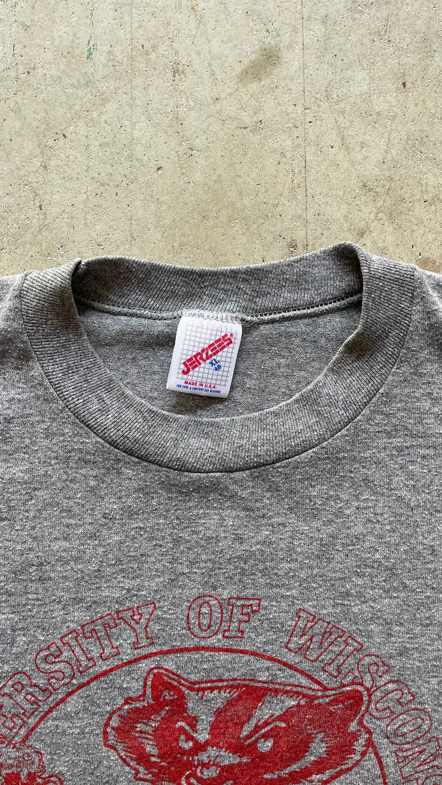 1990S "UNIVERSITY OF WISCONSIN" GREY TEE - XL