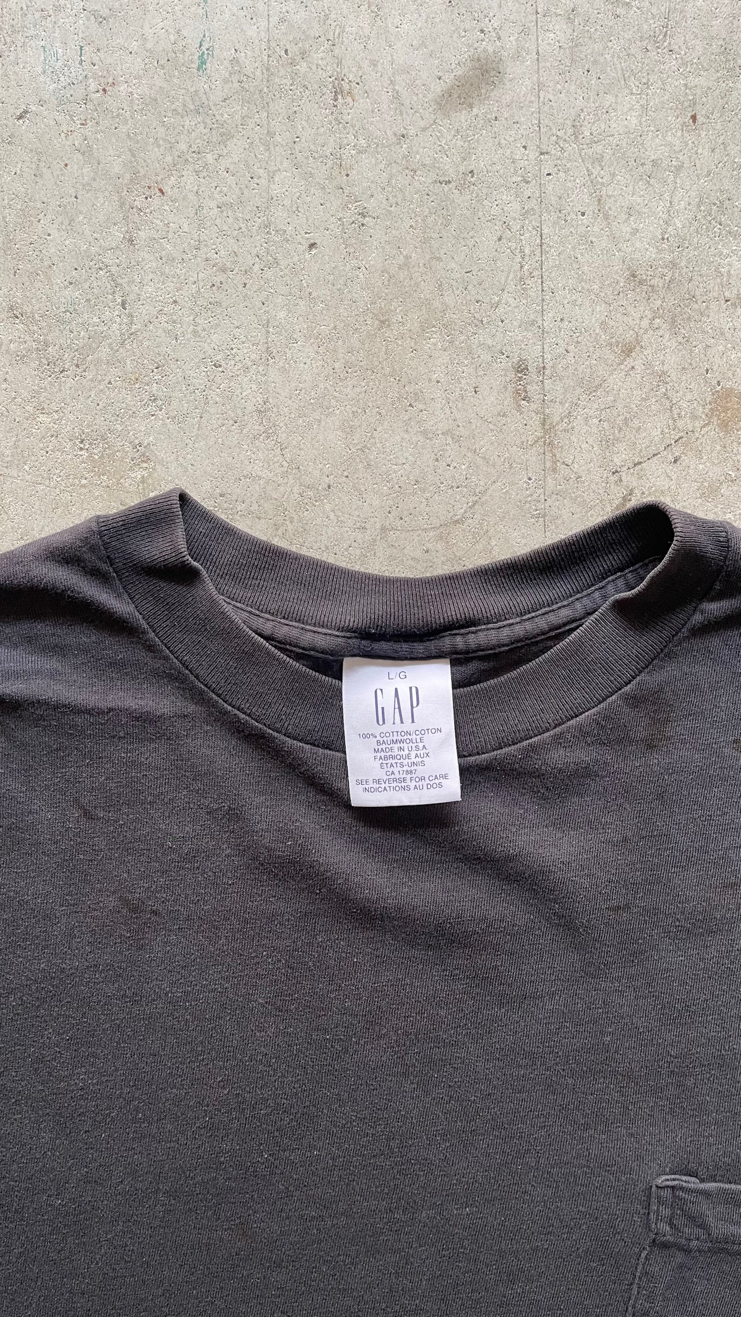 1990S GAP FADED BLACK POCKET TEE - L