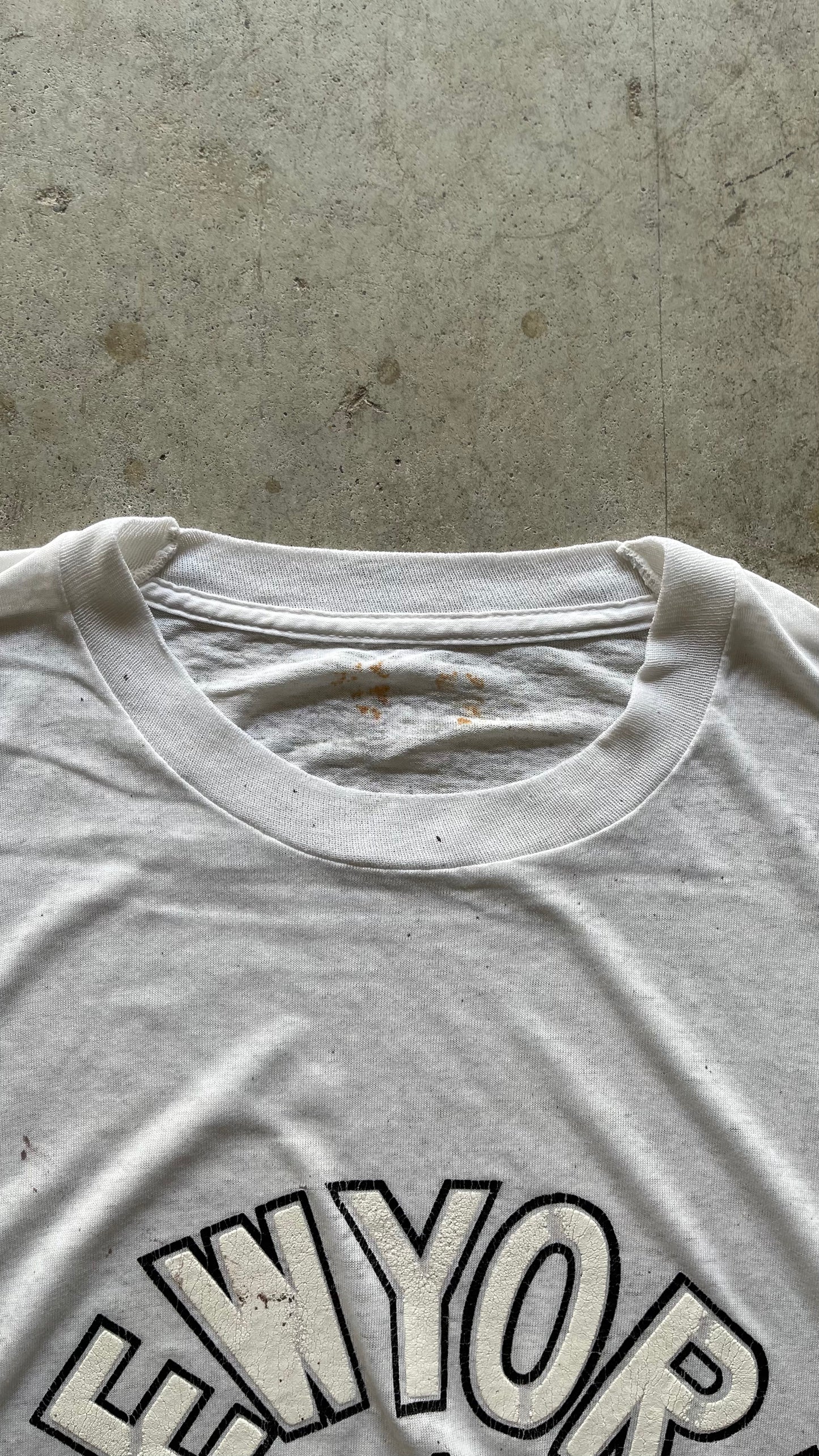 1990S "NEW YORK MANHATTAN" DISTRESSED TEE - L