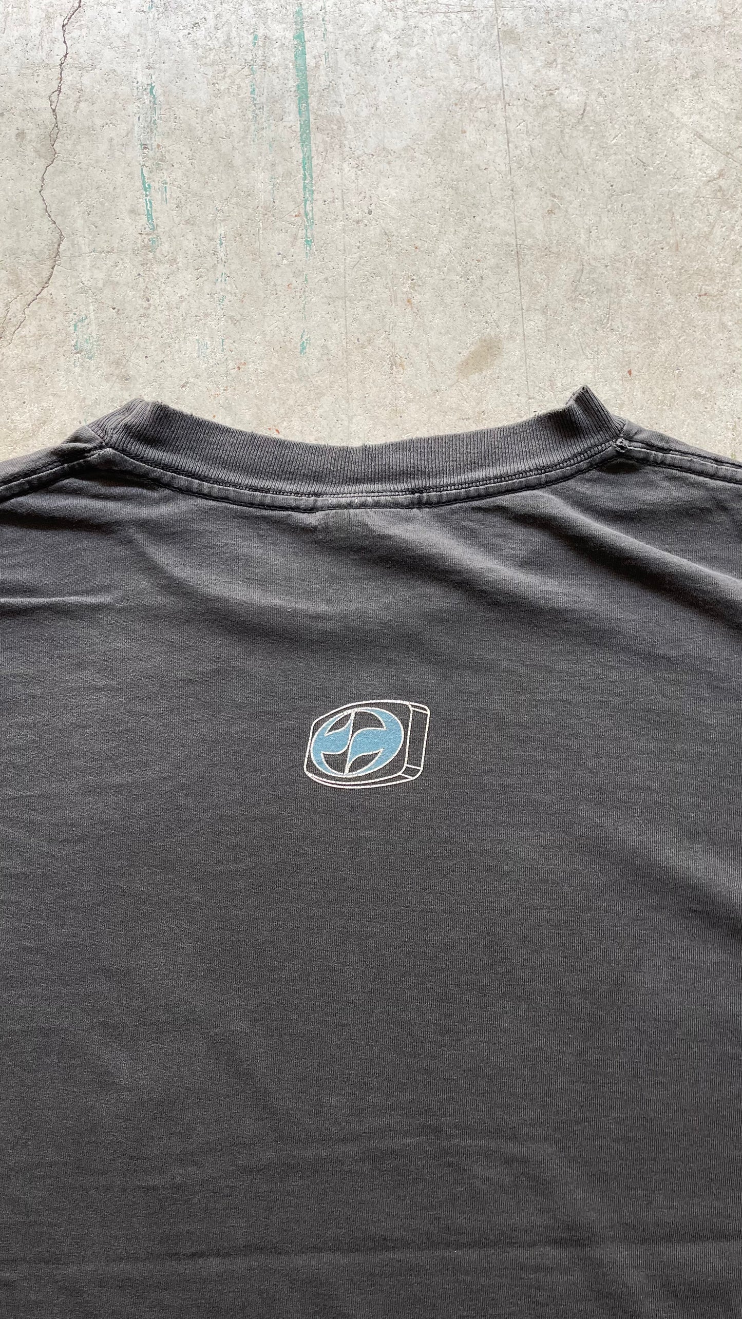 2000S "SPLIT" FADED BLACK TEE - L