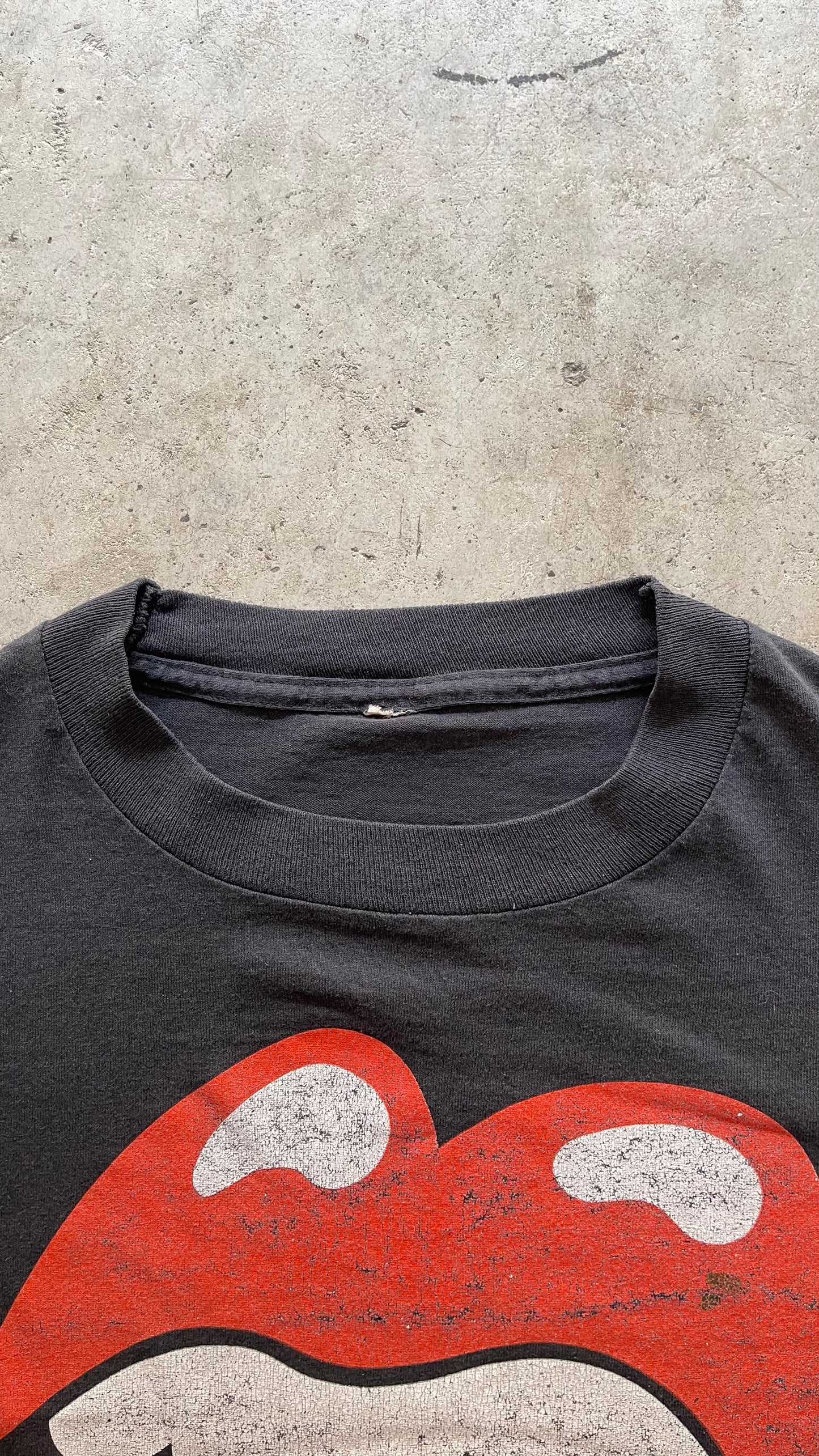 1990S "ROLLING STONES" DISTRESSED TEE - S