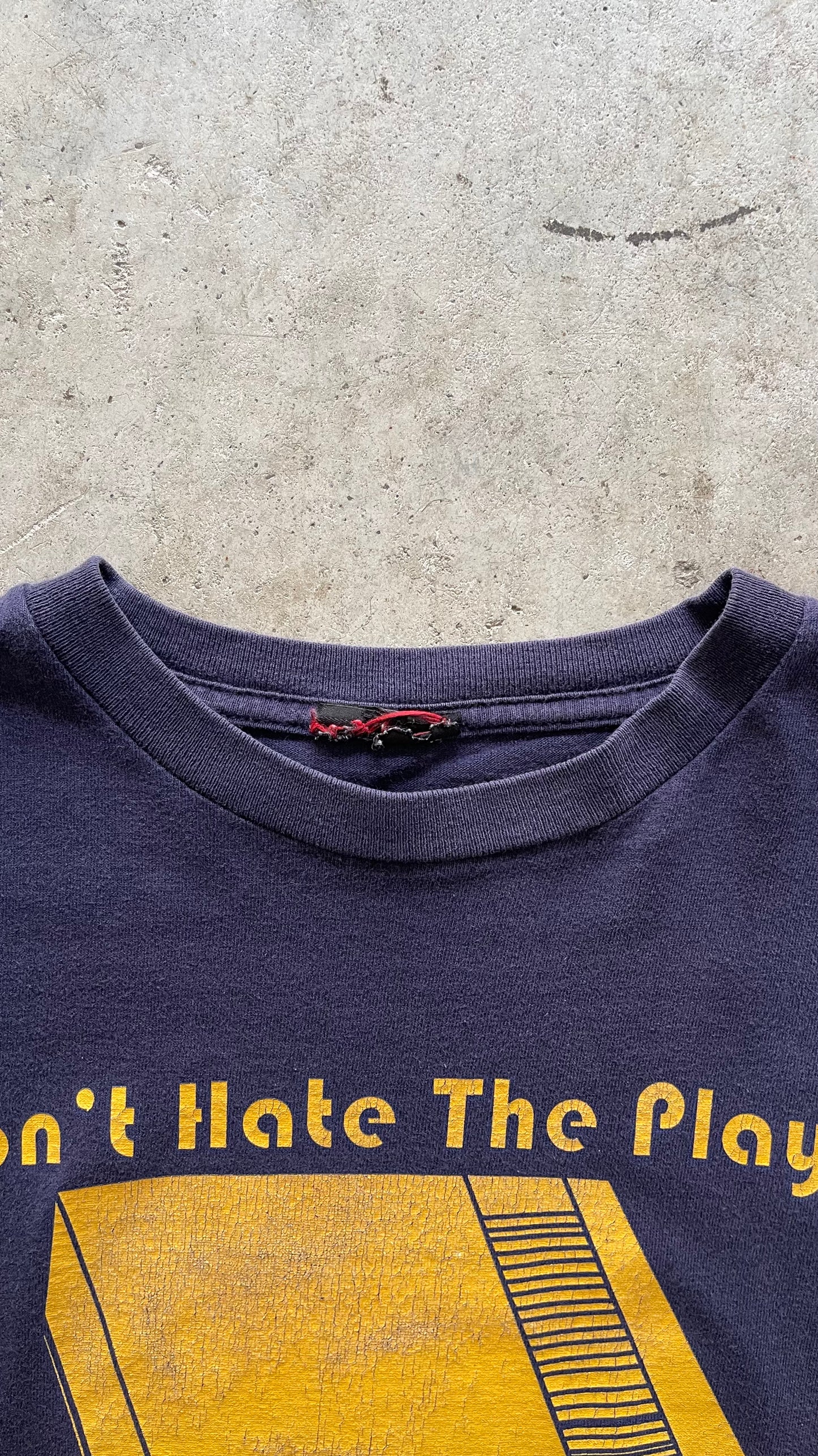 1990S "DONT HATE THE PLAYER" NINTENDO NAVY TEE - M