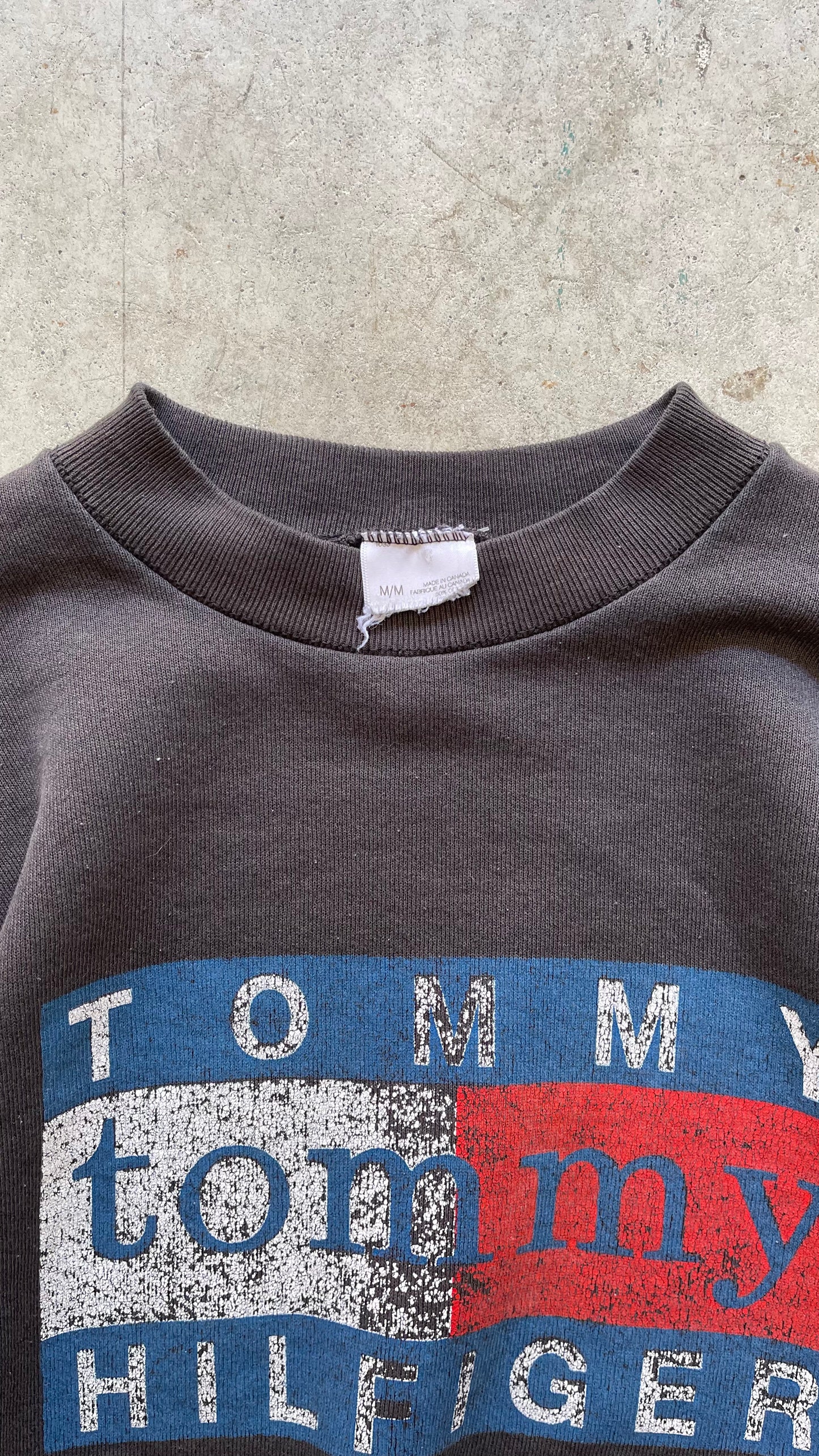 1990S TOMMY HILFIGER BLACK SWEATSHIRT - L