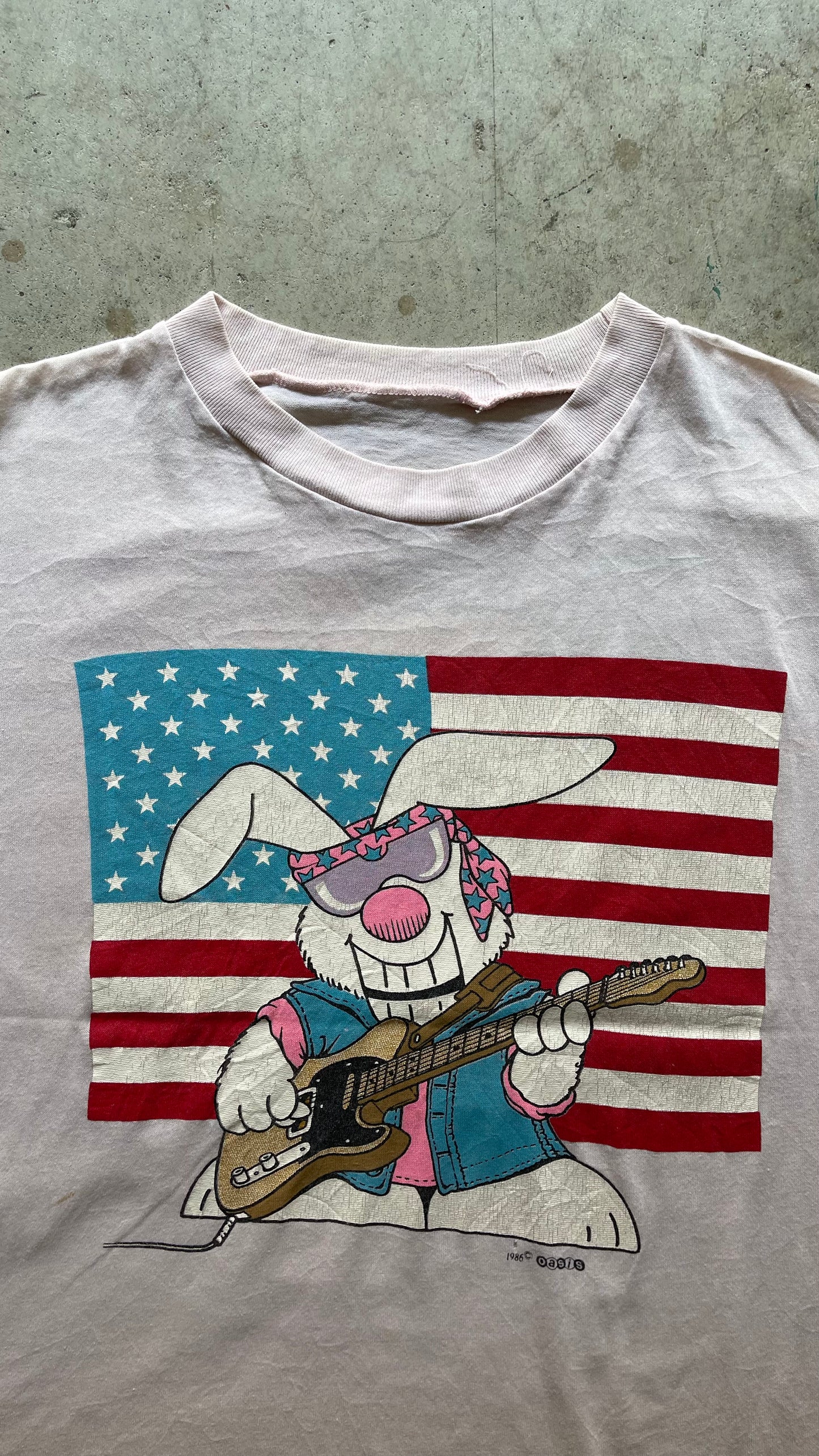 1990S "RABBIT GUITAR" BOXY PINK TEE - L