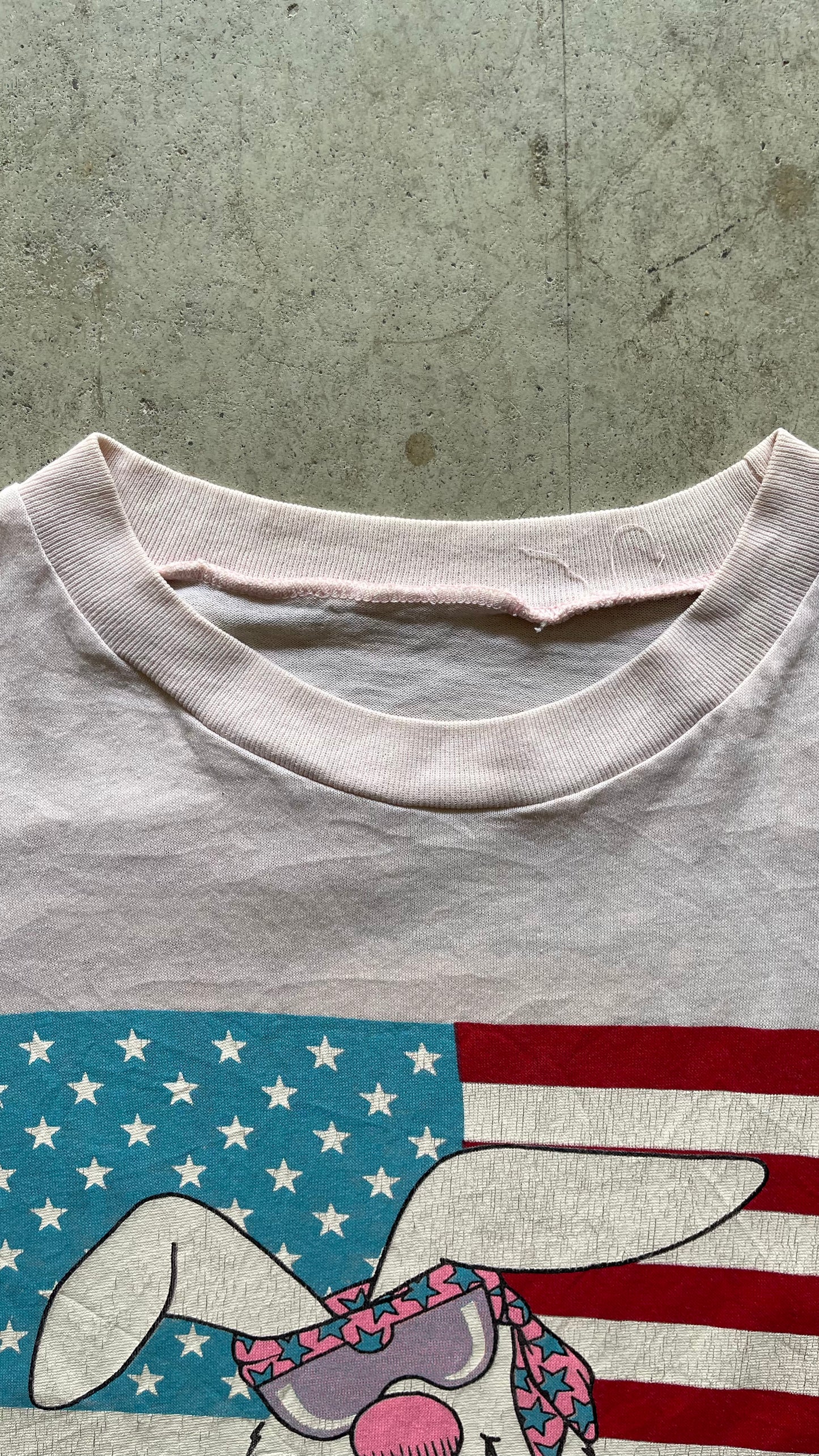 1990S "RABBIT GUITAR" BOXY PINK TEE - L